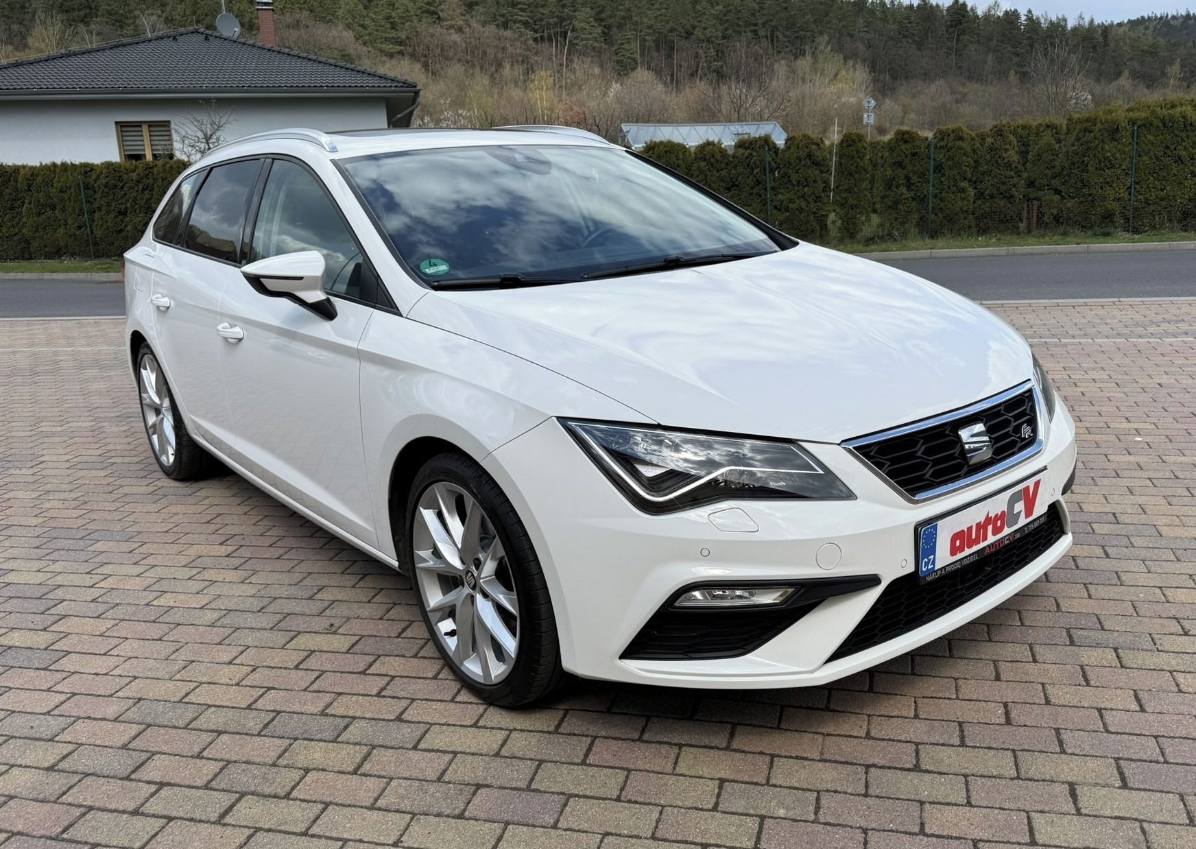 Seat Leon, ST FR 2.0 TDI 135kW DSG - fotka 5