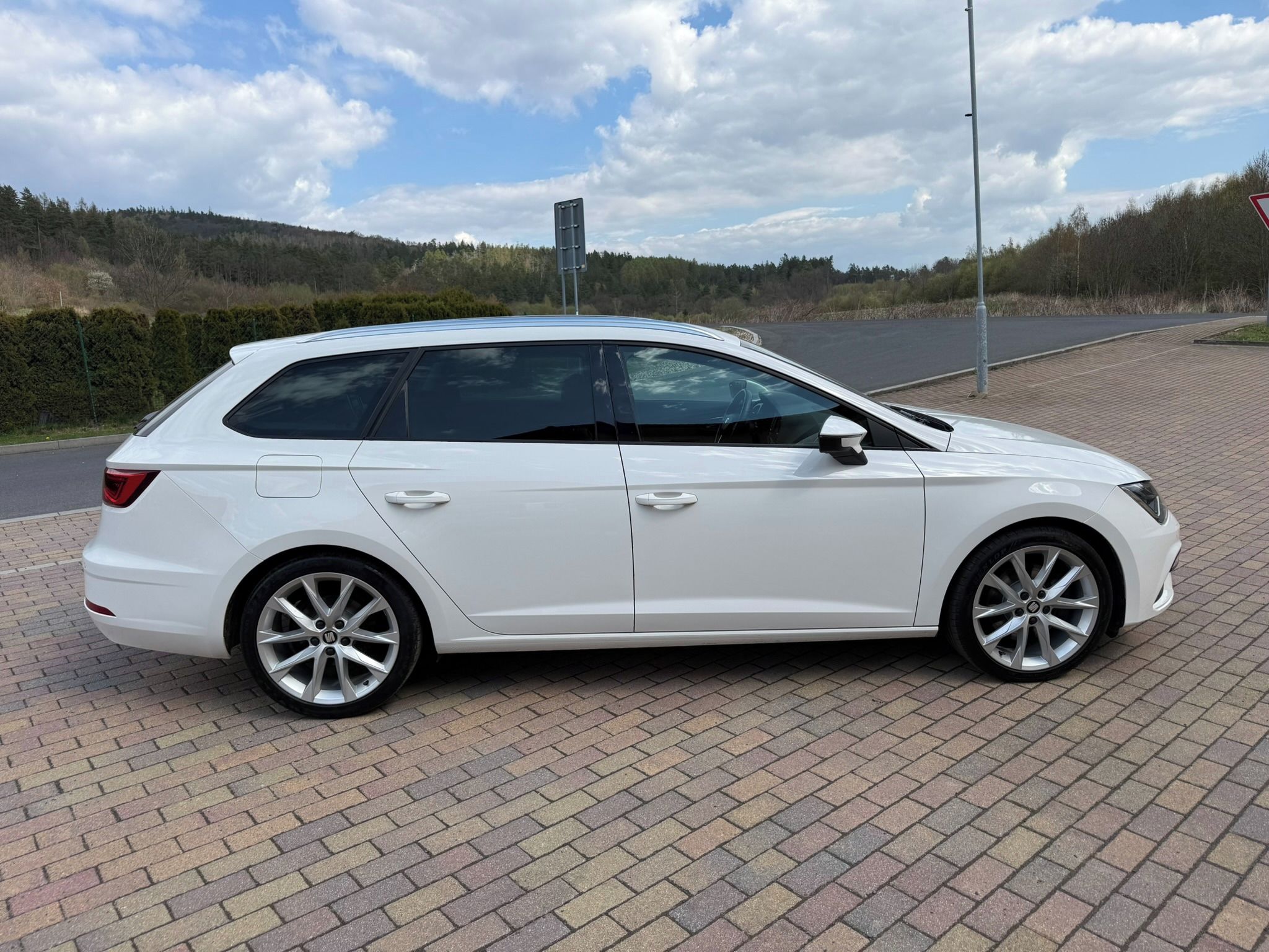 Seat Leon, ST FR 2.0 TDI 135kW DSG - fotka 6