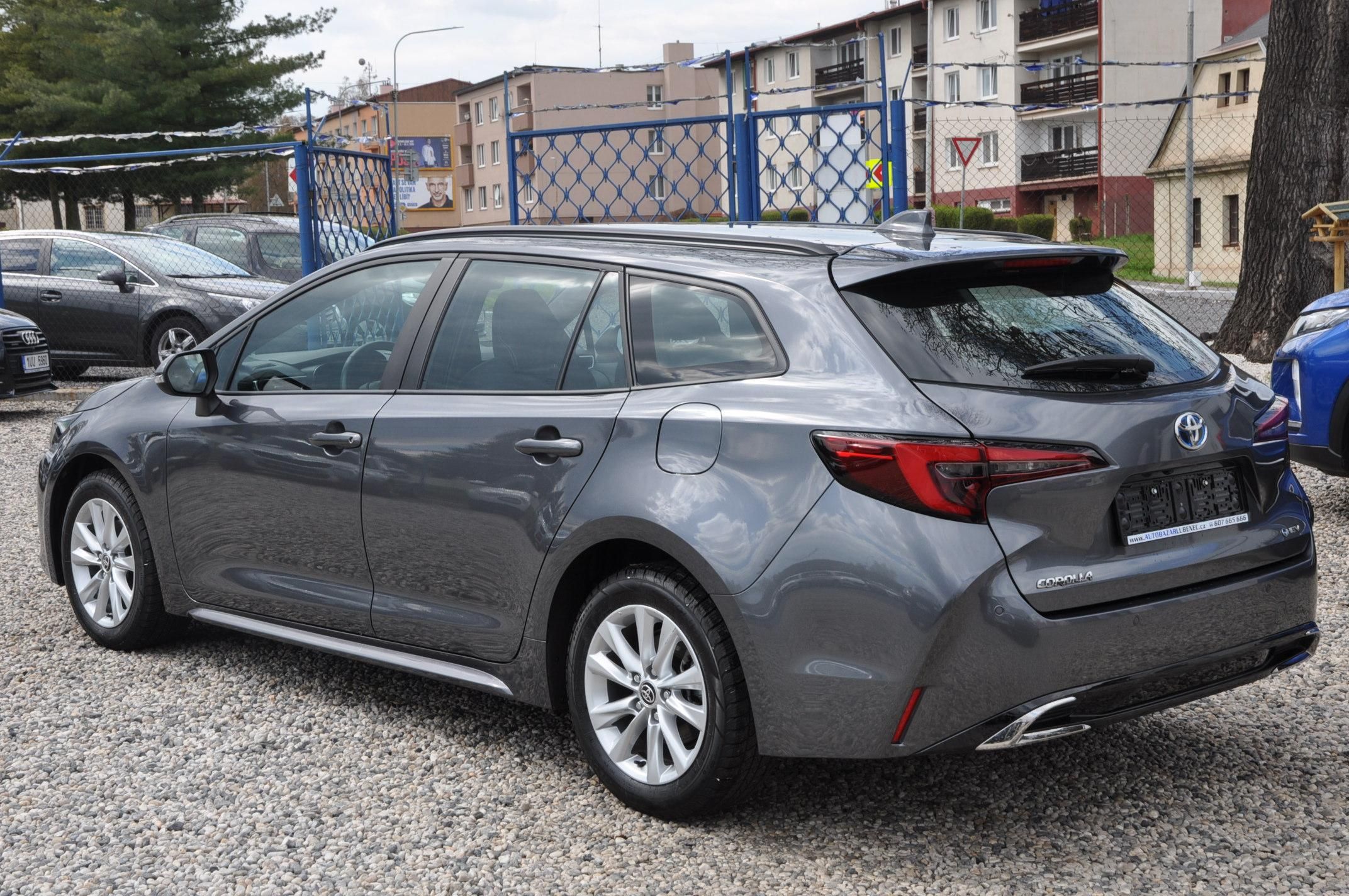 Toyota Corolla, 1.8 Hybrid KOMBI - fotka 4