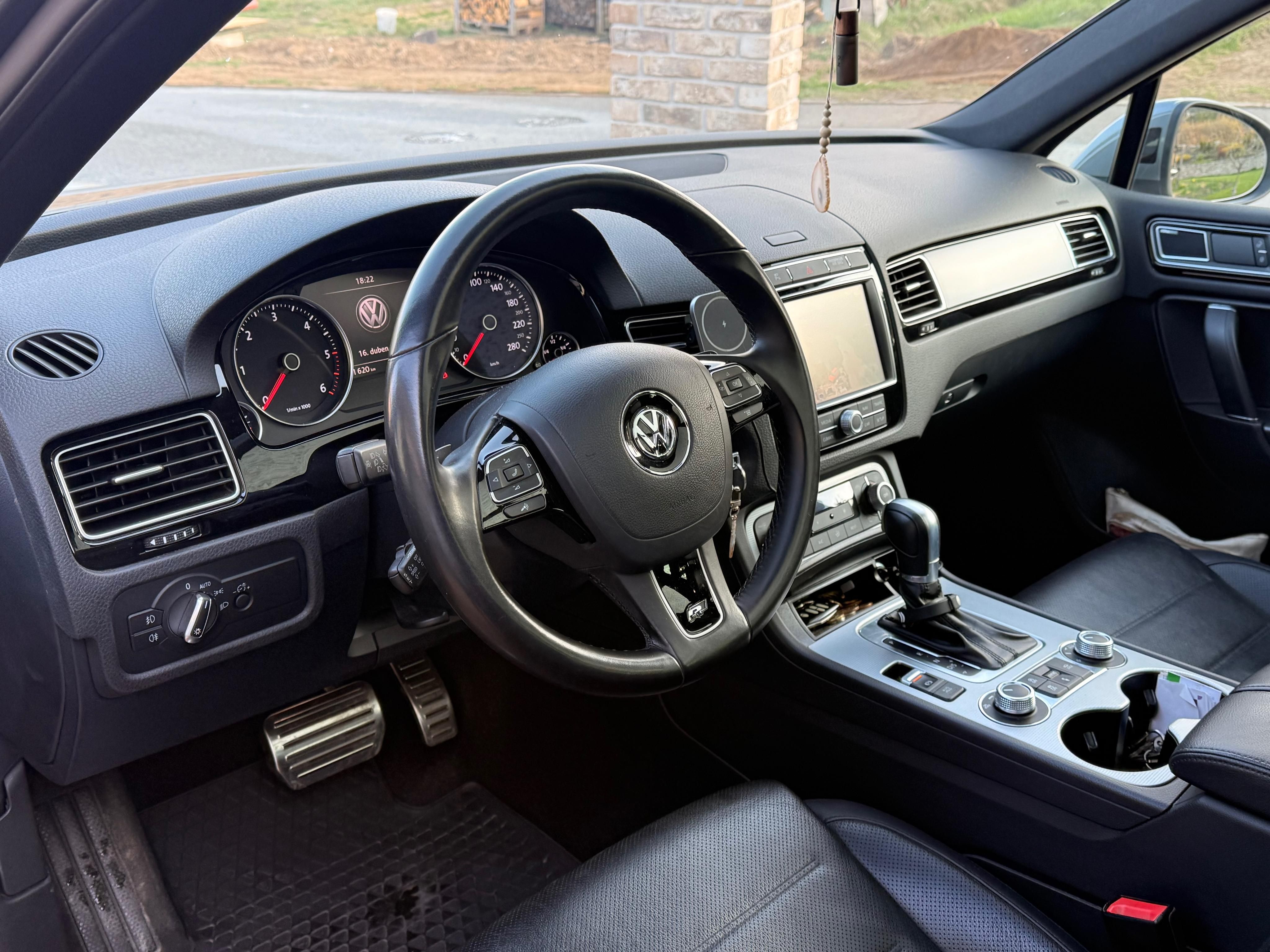 Volkswagen Touareg, R-Line 3.0TDI 193Kw CZ DPH - fotka 3
