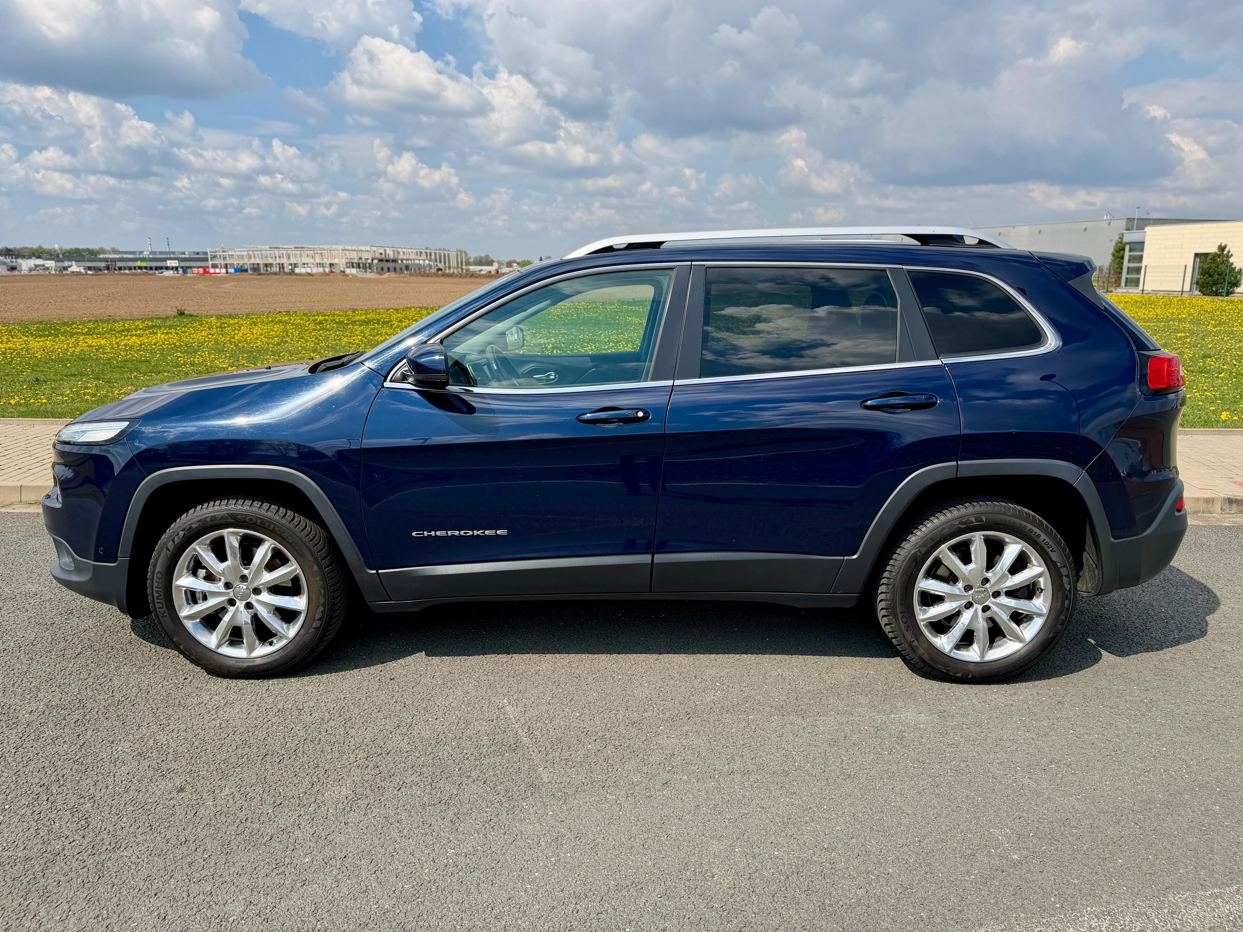 Jeep Cherokee, 2.0 M-JET 4X4 LIMITED NAV KŮŽE - fotka 2