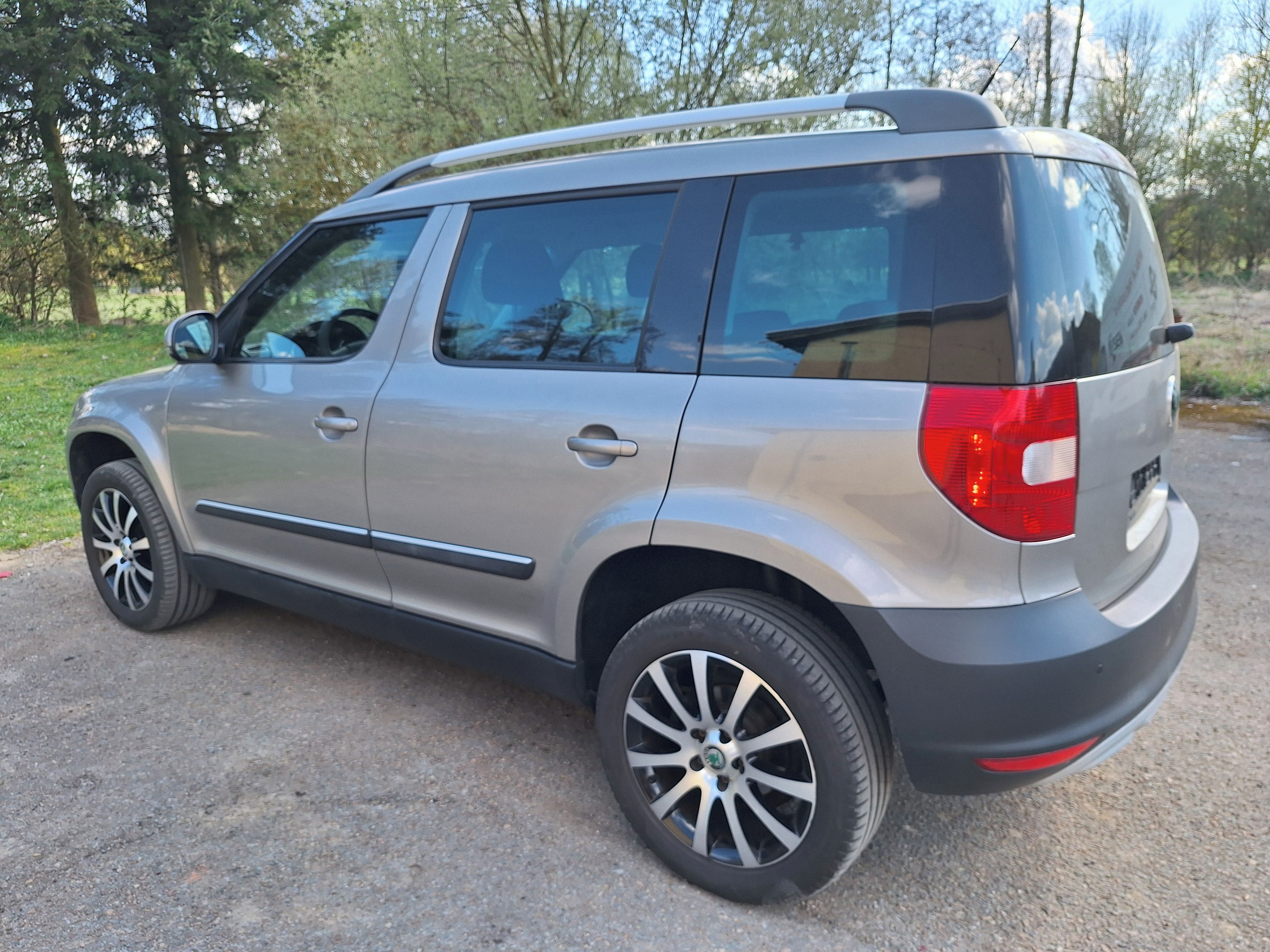Škoda Yeti, 1.2 TSI nové PNEU - fotka 5