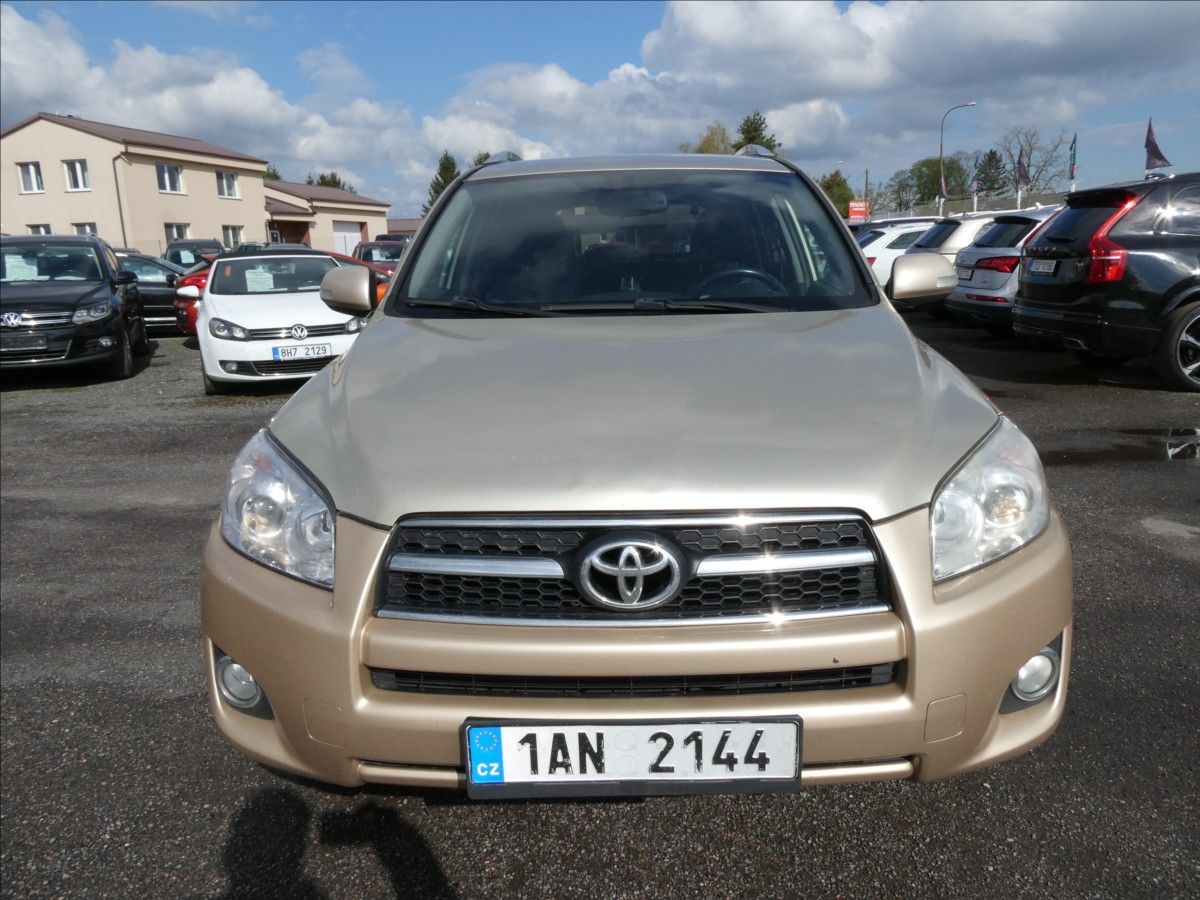 Toyota Rav4, 2,2 D-4D 110kW 4x4,ČR,2.majite - fotka 2