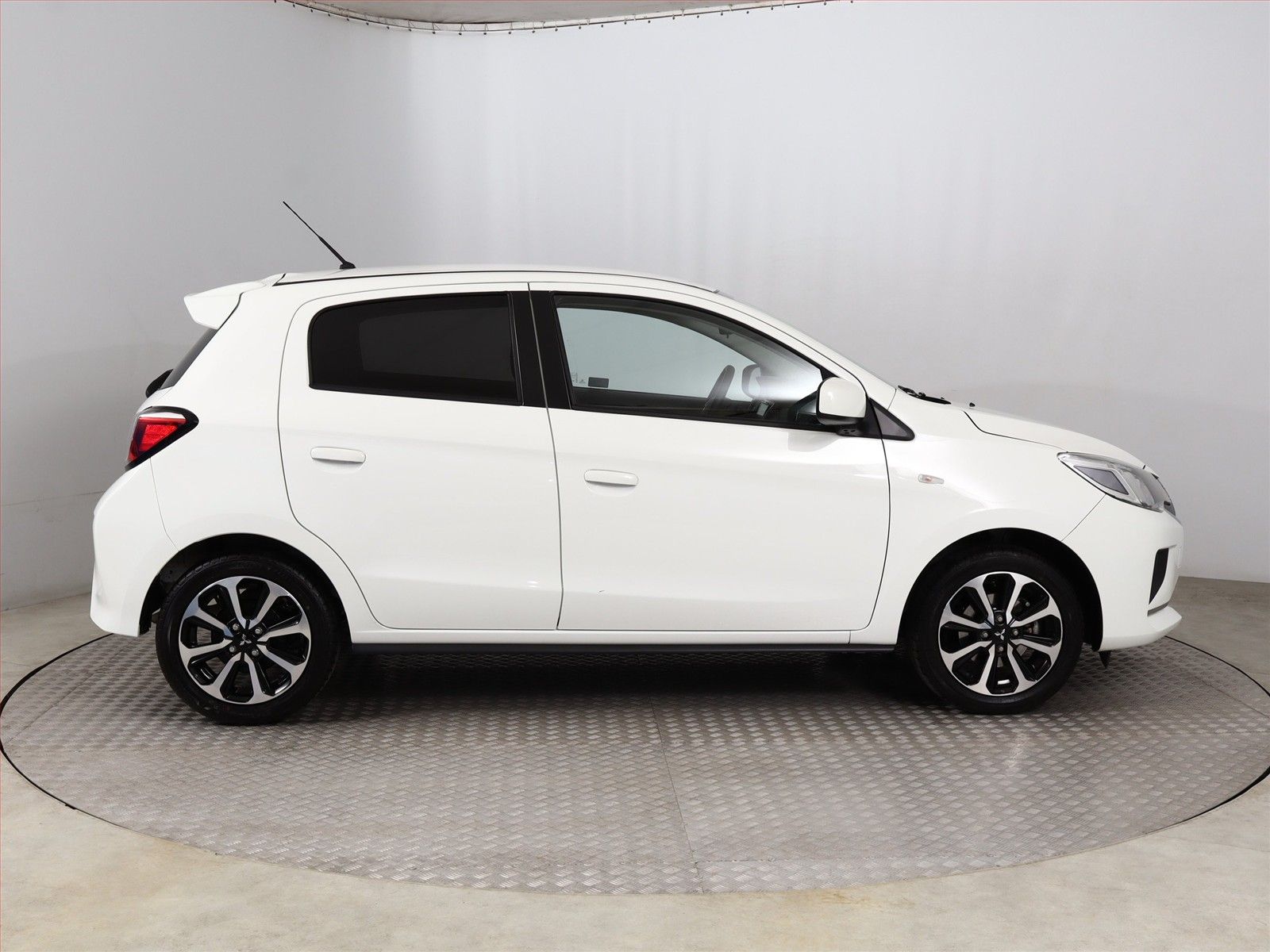Mitsubishi Space Star, 1.2 MIVEC, Invite, ČR,1.maj - fotka 6