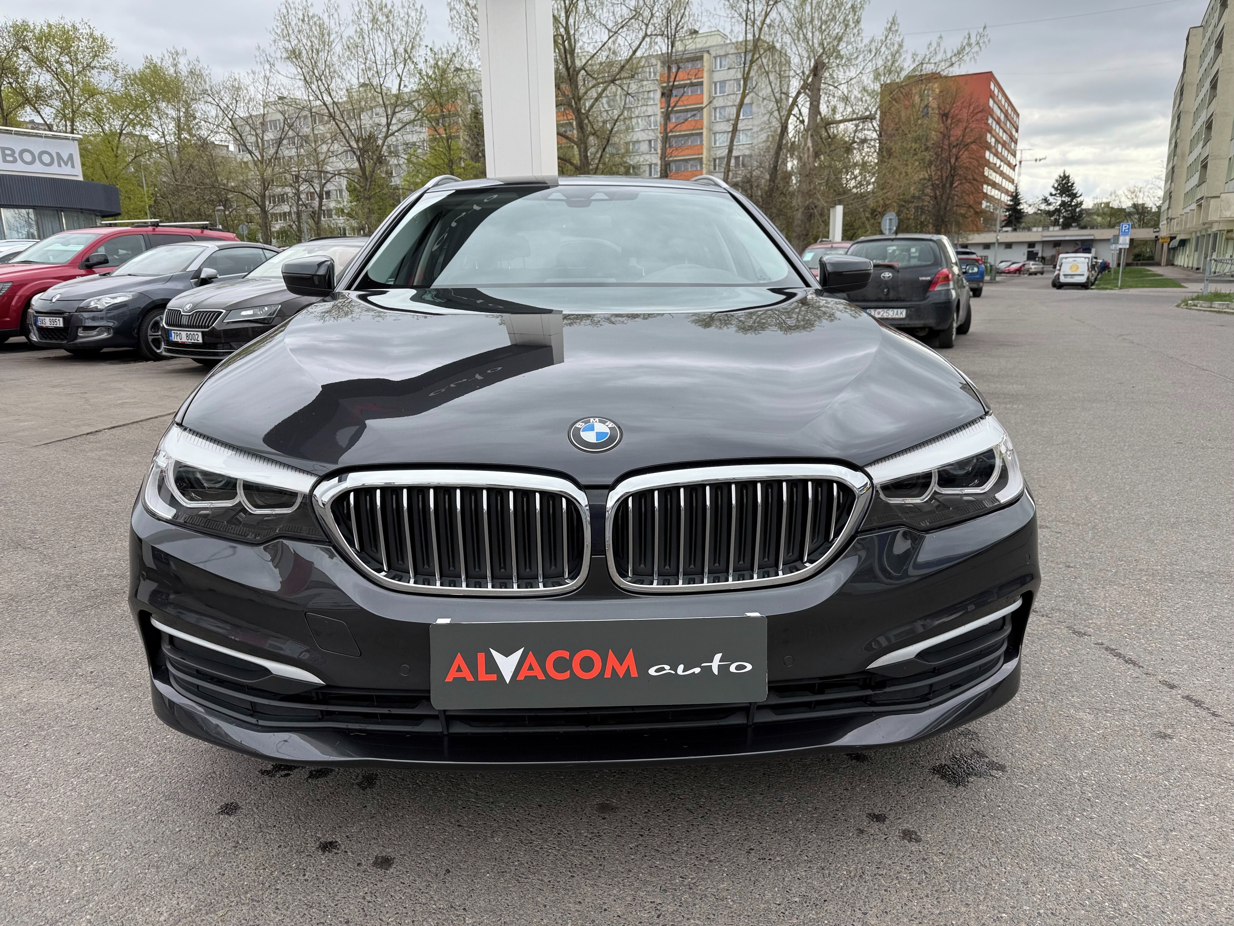 BMW Řada 5, 520d XDRIVE 140kW - fotka 3