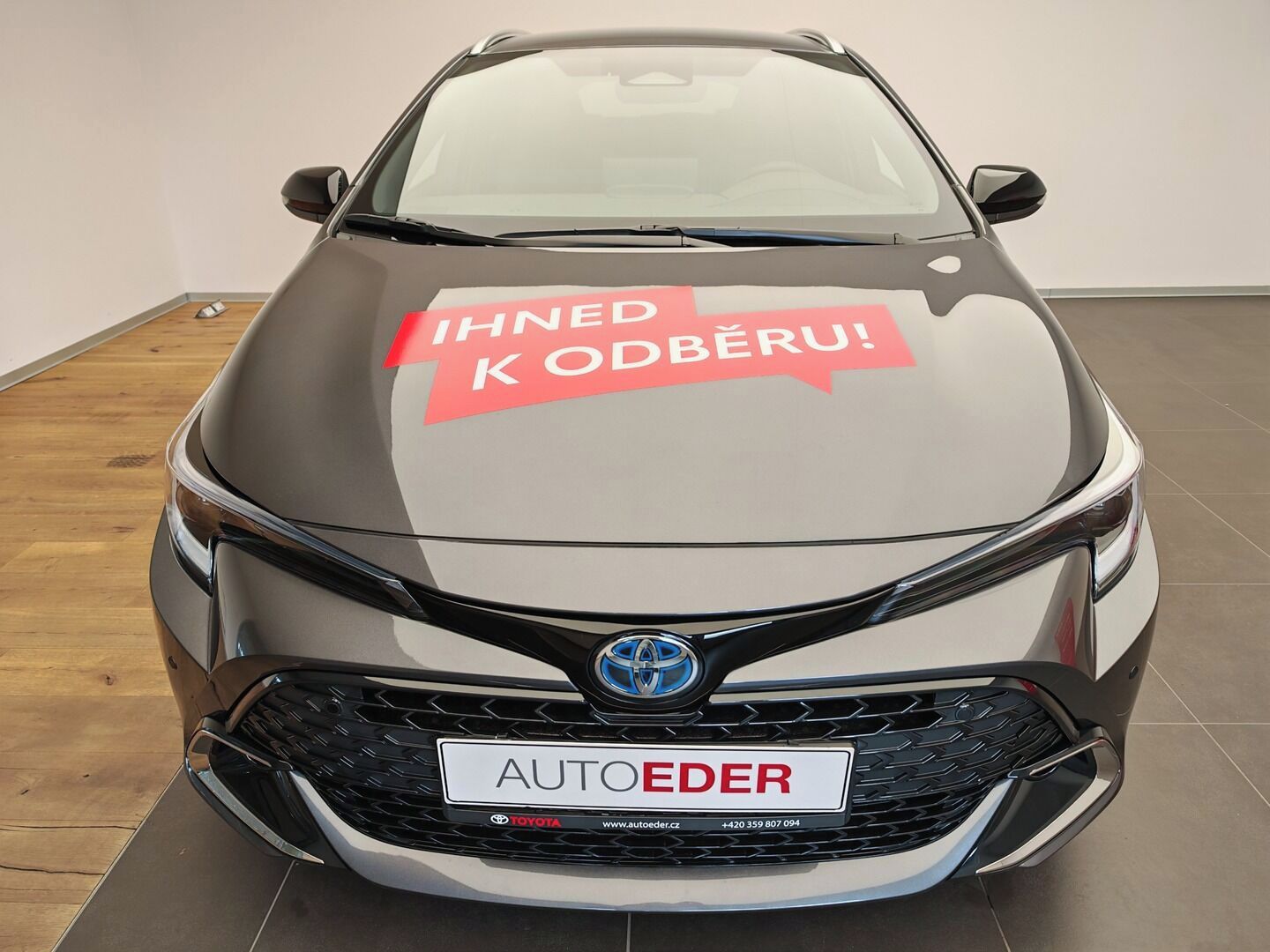 Toyota Corolla, 1,8 Hybrid e-CVT Style - fotka 2
