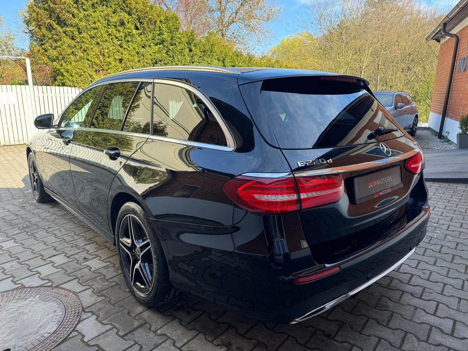 Mercedes-Benz Třídy E, E220d-4M-AMG-ČR - fotka 4