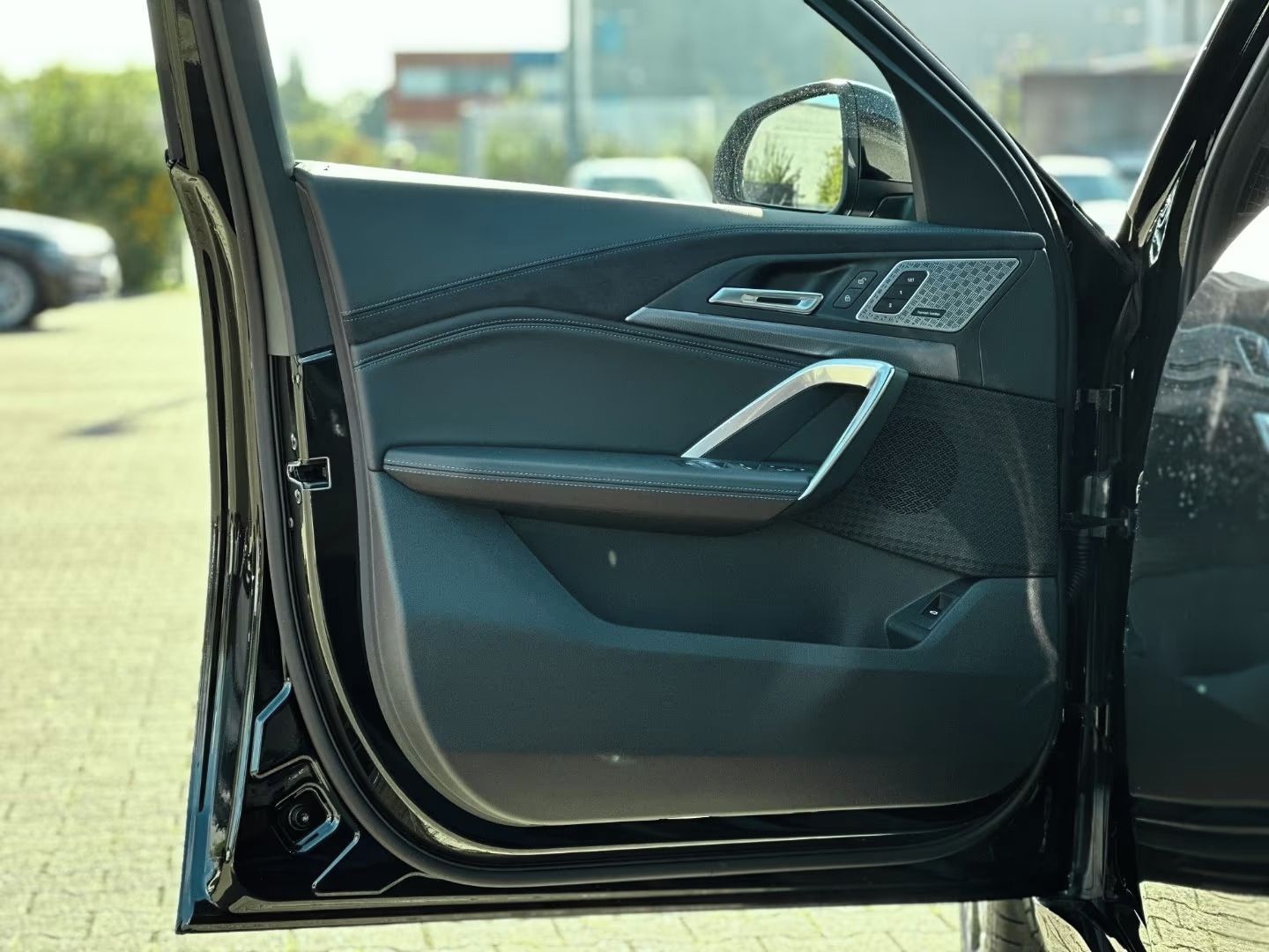 BMW iX2, eDrive20 M Sportpaket - fotka 4