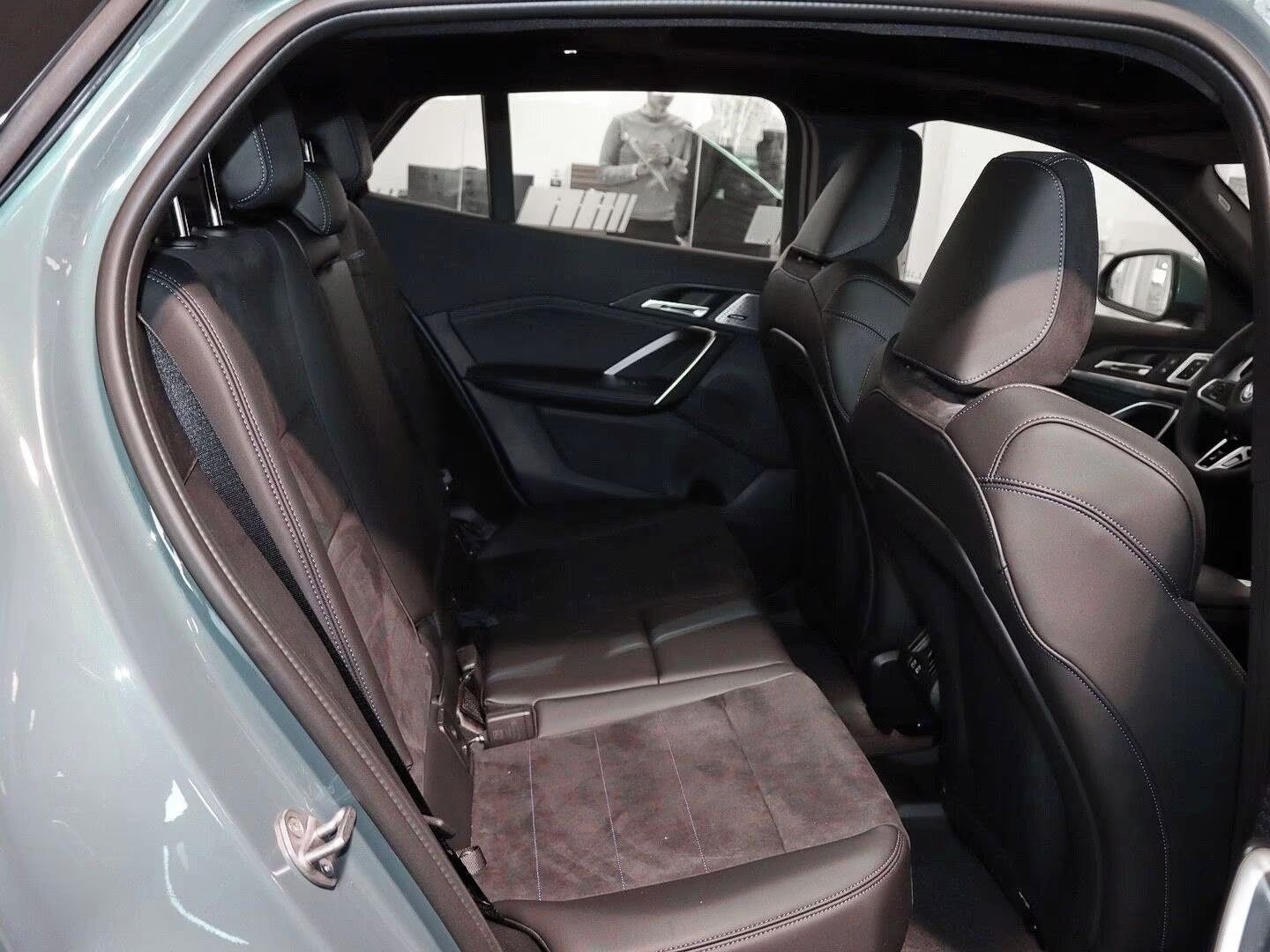 BMW iX2, IX2 EDRIVE20 - fotka 3