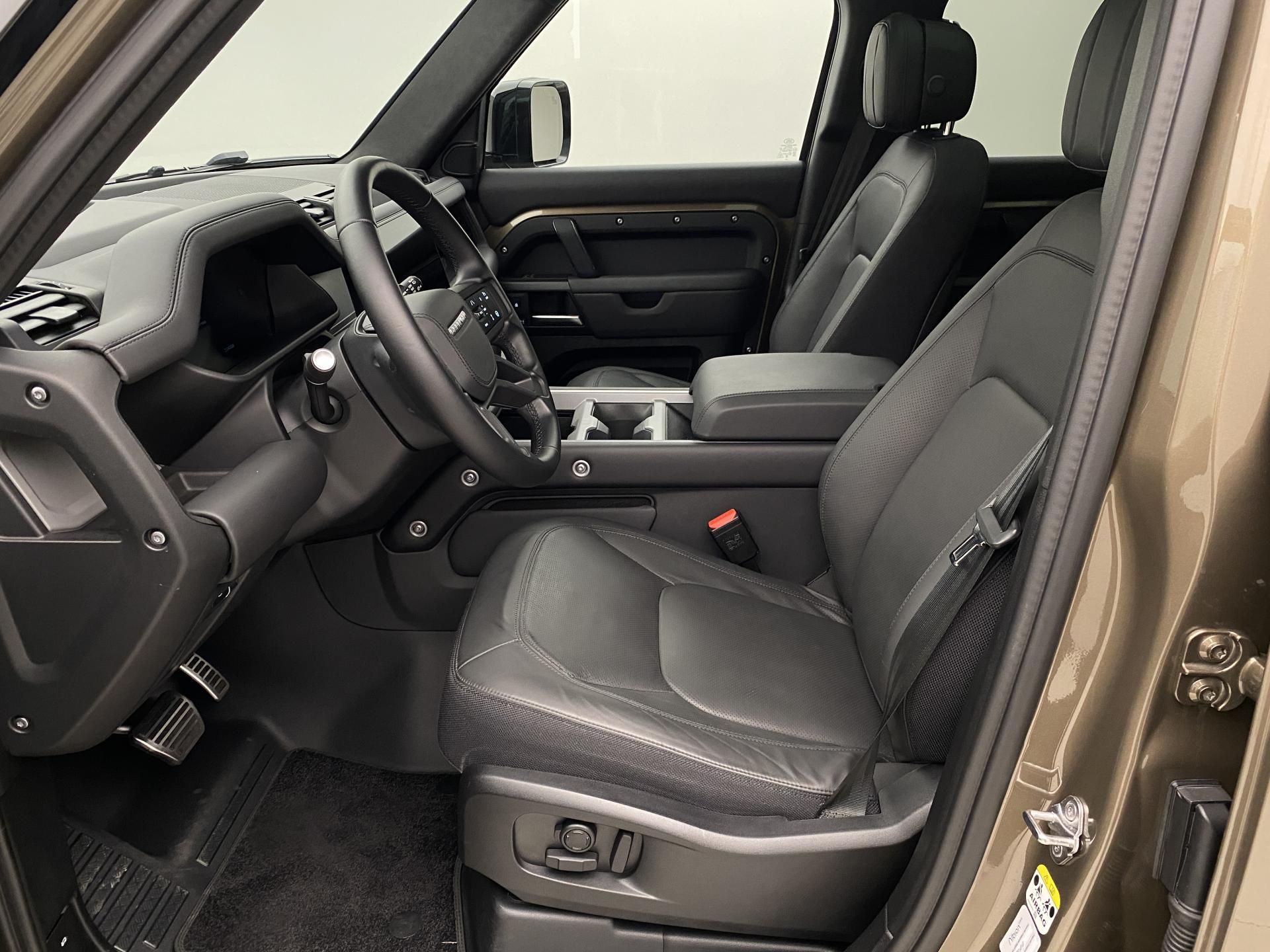 Land Rover Defender, 110 D300 X AWD AUT CZ - fotka 3