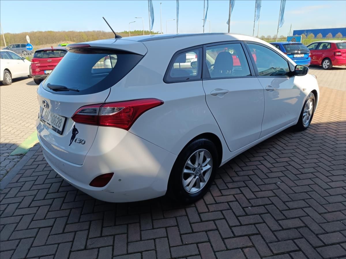 Hyundai i30, 1,6 MPi Trikolor - fotka 5