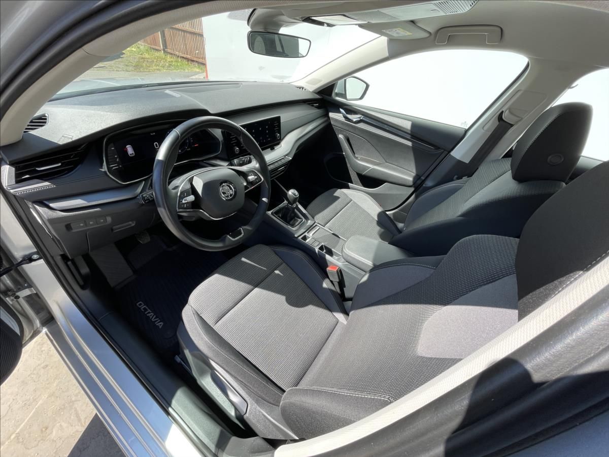 Škoda Octavia, 2,0 TDI Combi Ambition Plus - fotka 5