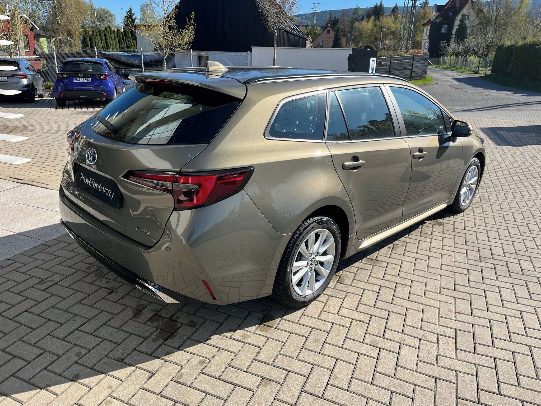 Toyota Corolla, 1.8 Hybrid e-CVT Comfort Tech - fotka 6