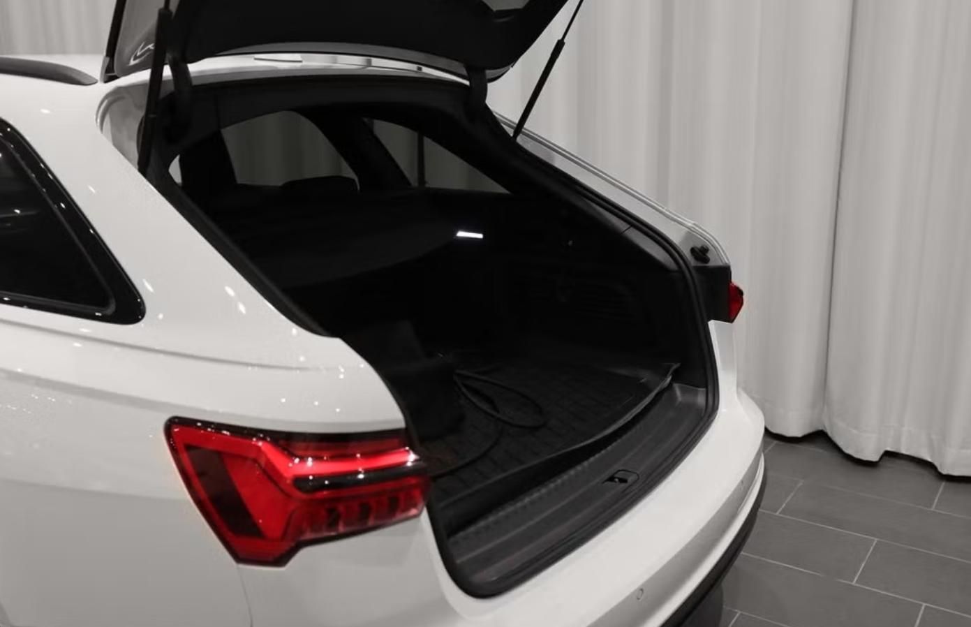 Audi A6 Avant, 55 e TFSI Q Tažné Matrix Kam. - fotka 5