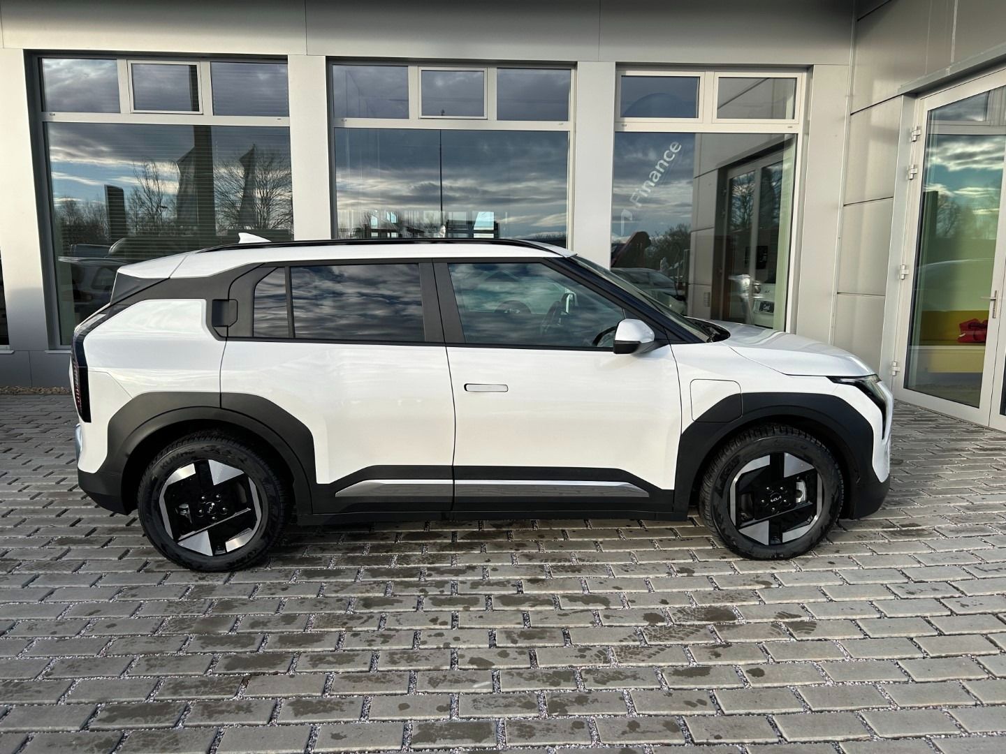 Kia EV3, EARTH 150 KW + 81,4 KWH + V2L - fotka 5