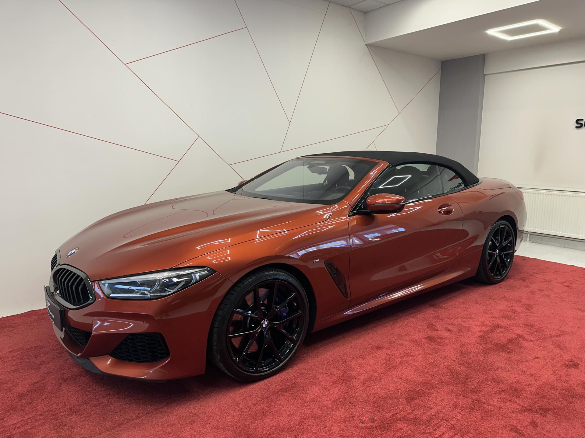 BMW Řada 8, M850i Cabrio HUD*B&W*360*MASÁŽ - fotka 2