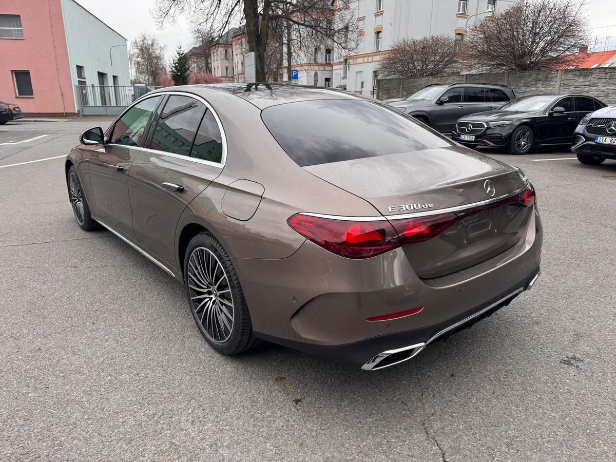 Mercedes-Benz Třídy E, E 300 de 4MATIC - fotka 5