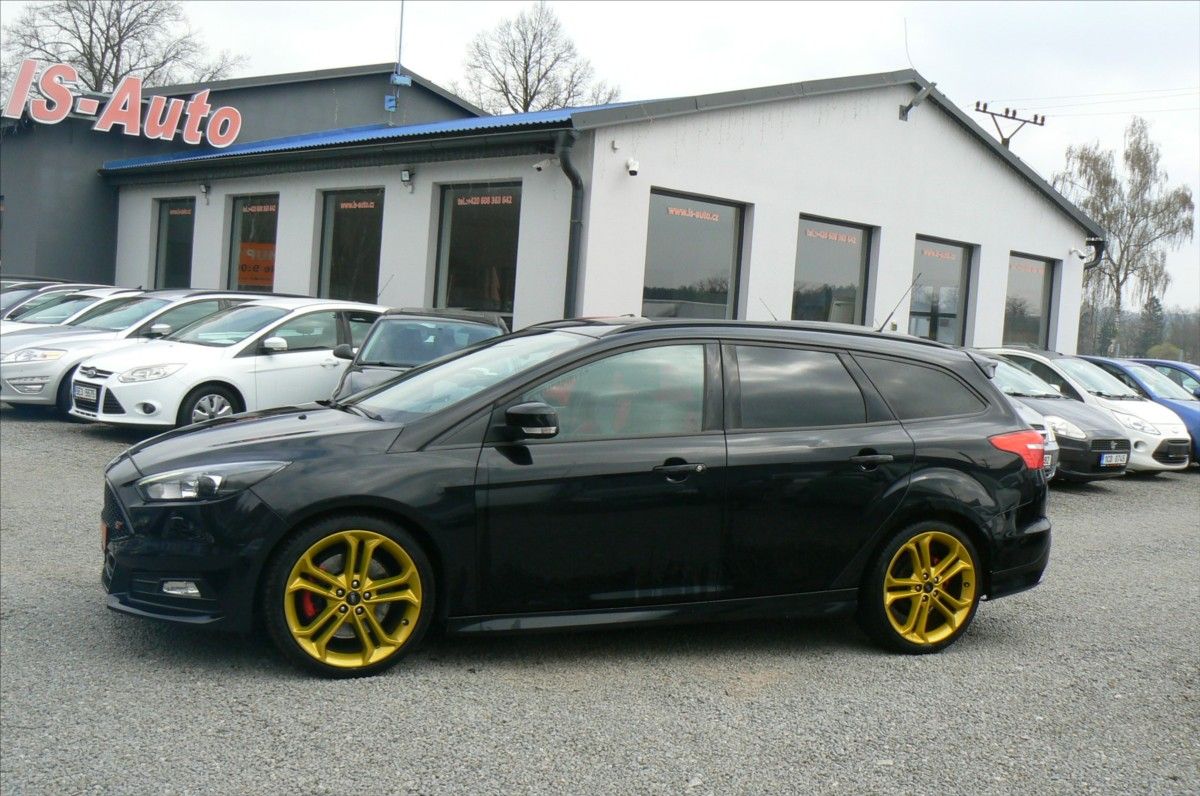 Ford Focus, 2,0 ST   184 KW- 44526 km