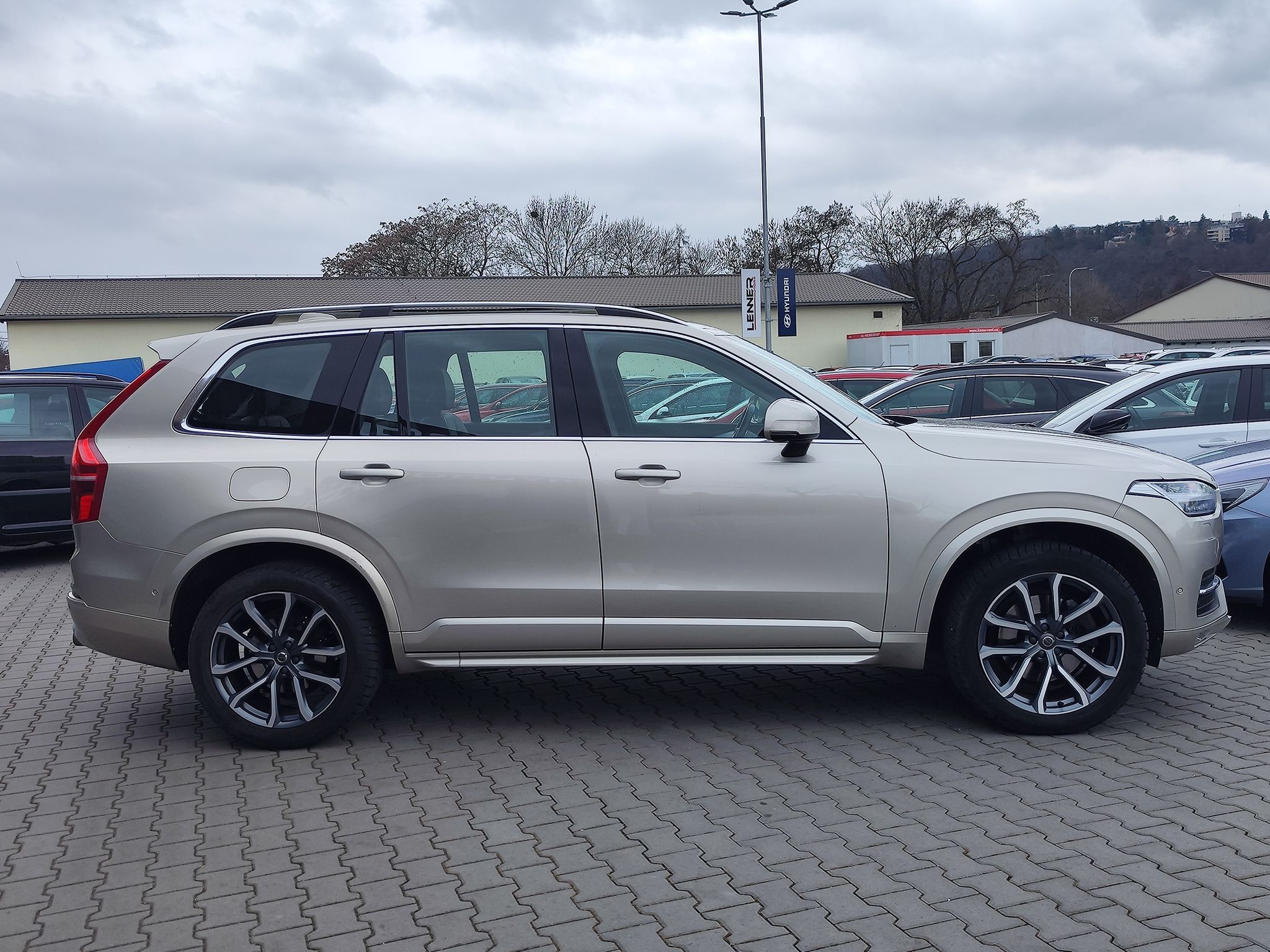 Volvo XC90, 2.0 T6/235kW Momentum AWD - fotka 4