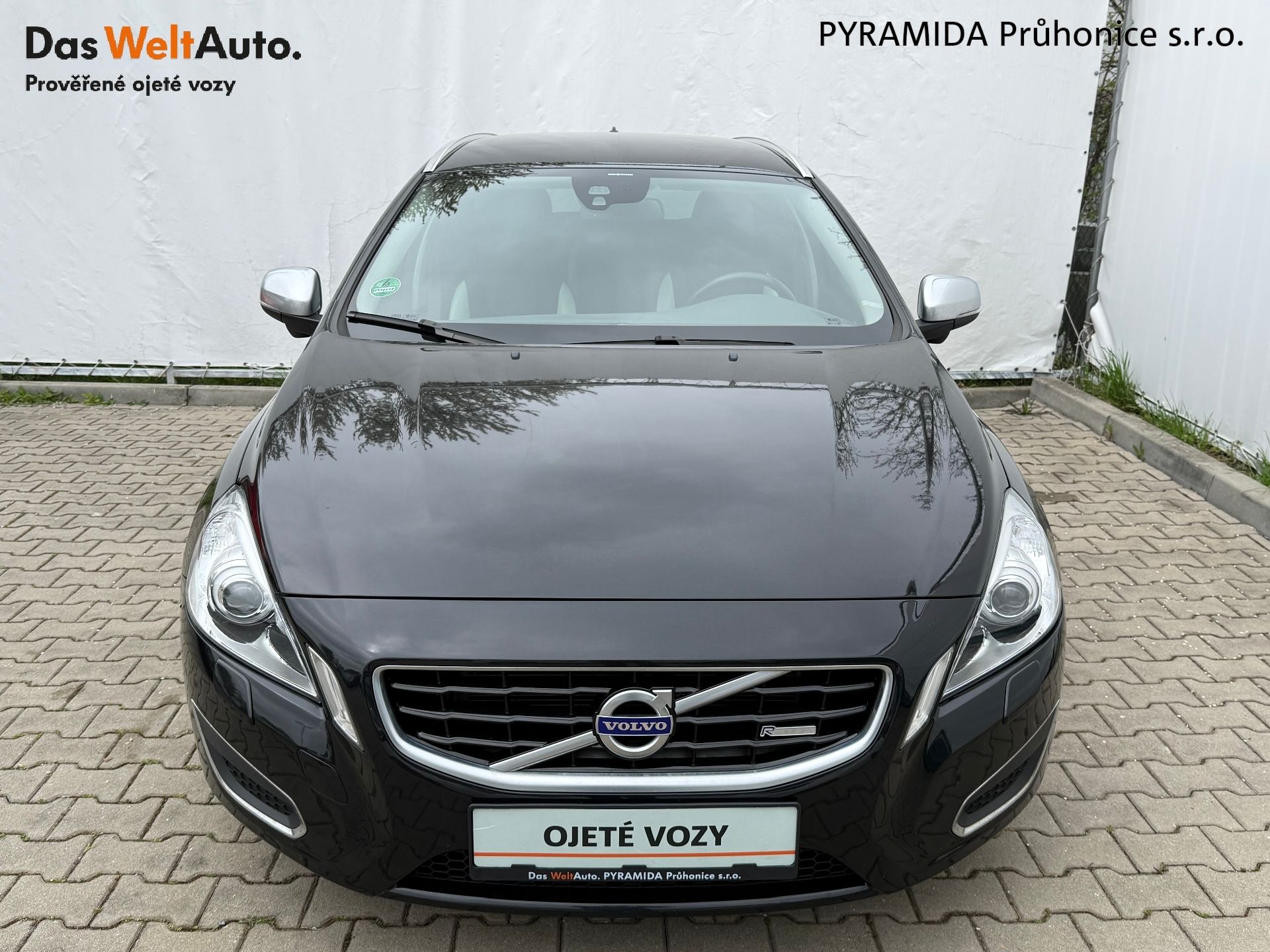Volvo V60, 2.4 D5 158 kW R-Design AT - fotka 4
