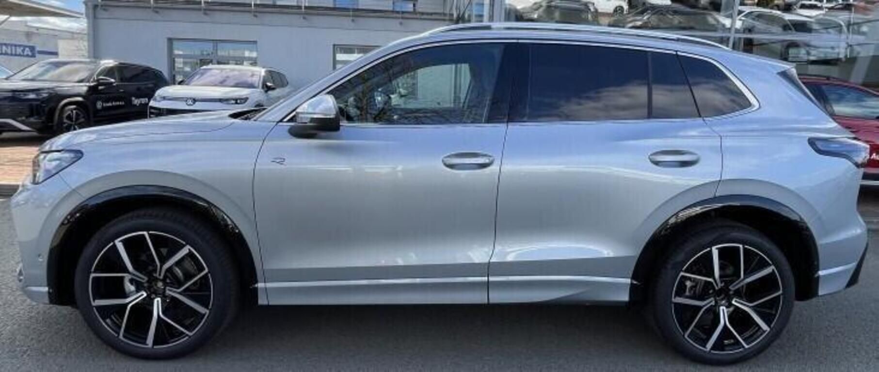 Volkswagen Tiguan, R-Line People 1,5 eTSI mHEV 11 - fotka 2