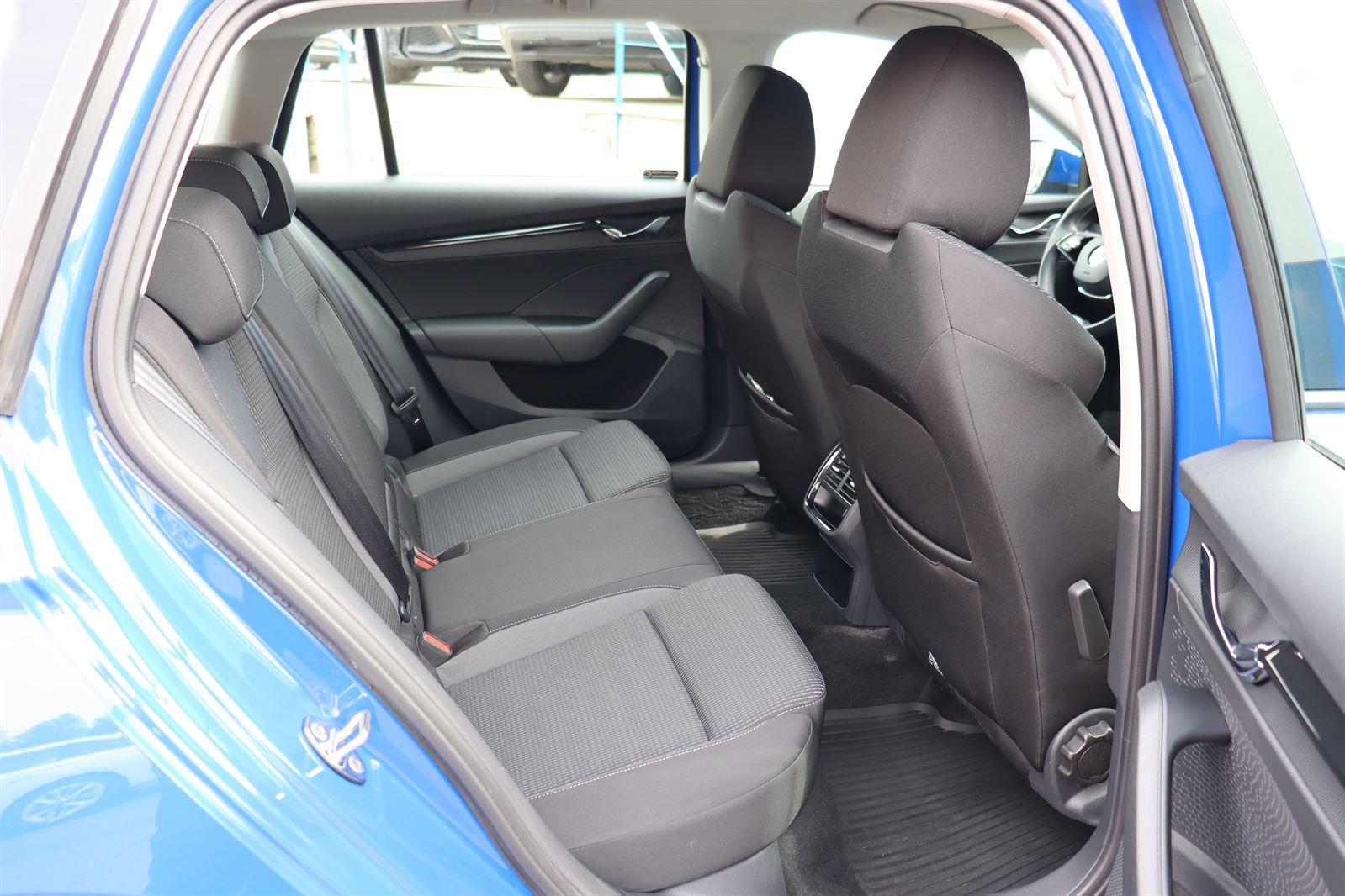 Škoda Octavia, 2.0 TDI Ambition Combi - fotka 6