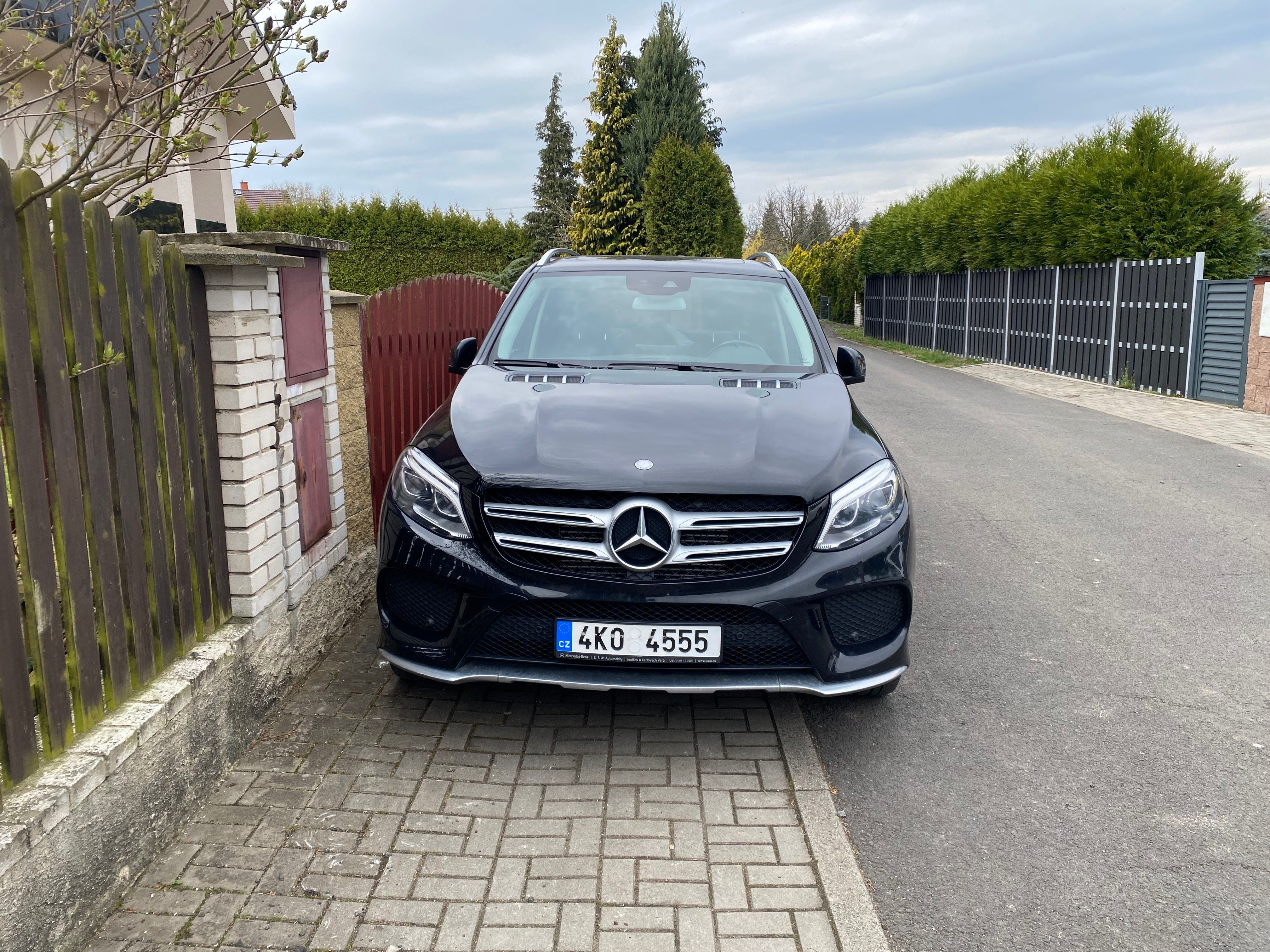 Mercedes-Benz GLE, 190kW, DPH, koule, nebourané - fotka 3