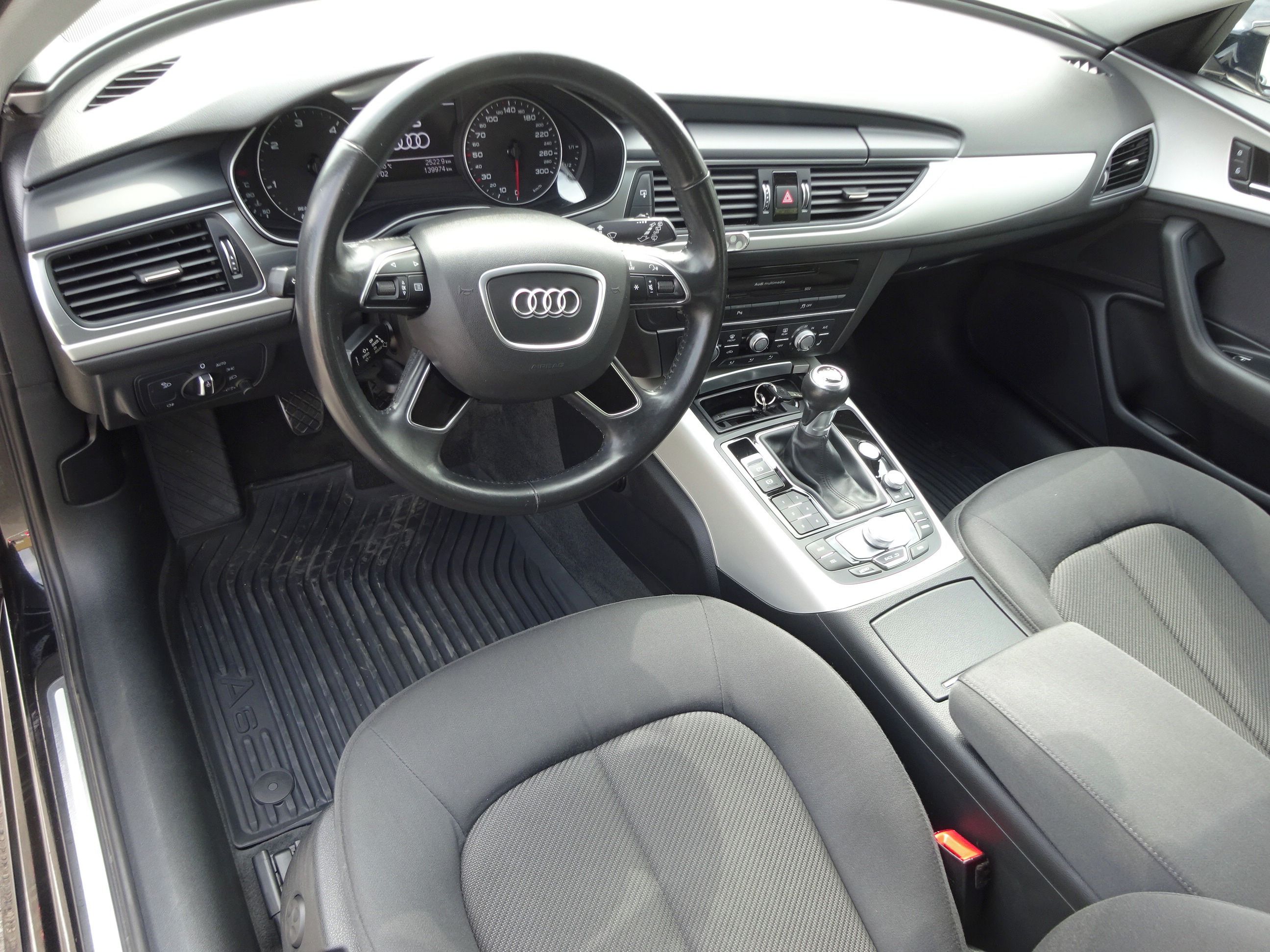 Audi A6 Avant, 2.0 TDI (140 KW) 1.MAJITEL - fotka 5