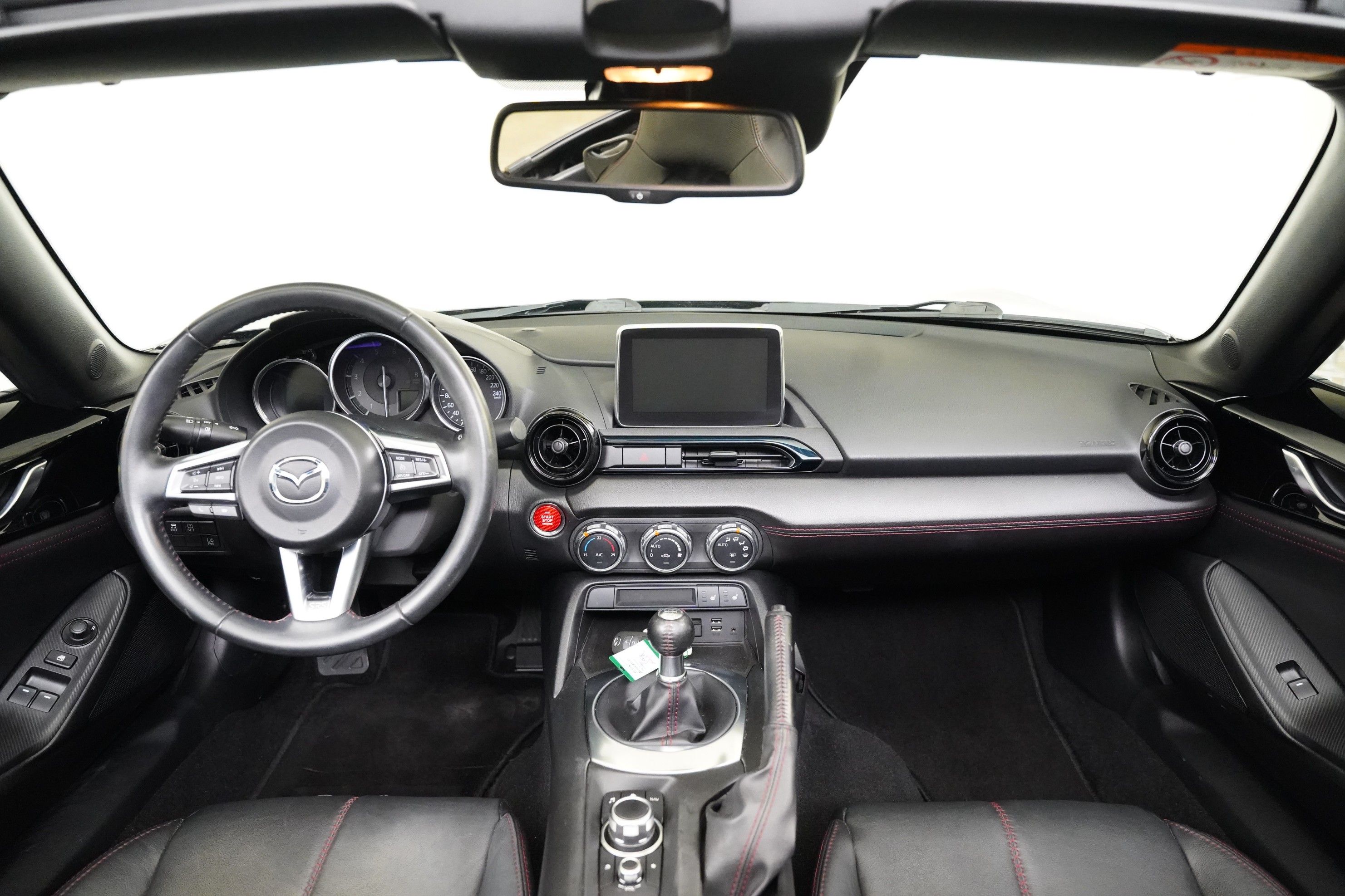 Mazda MX-5, 1.5 Skyactiv-G 96 kW Exclusive - fotka 5