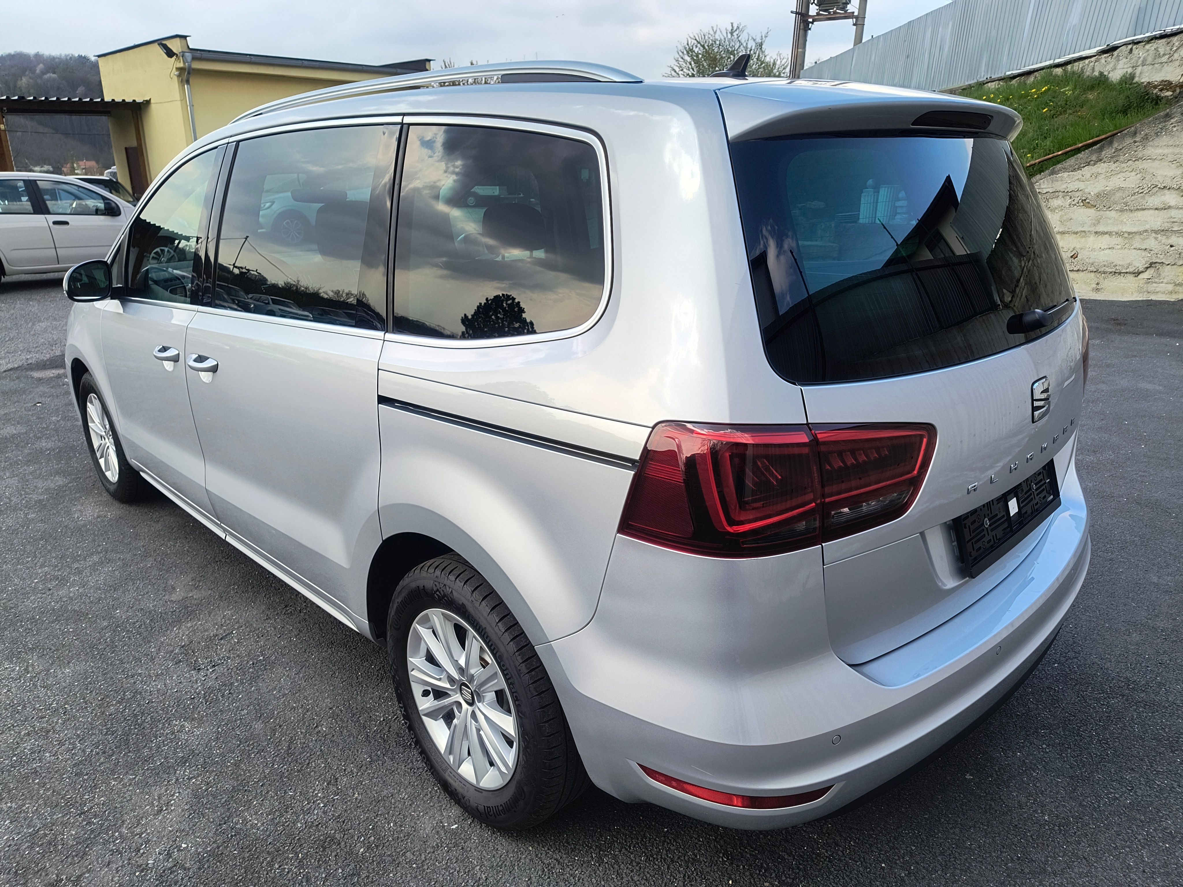 Seat Alhambra, 1.4 TSI DSG 110KW/ NAVI/KAMERA - fotka 4