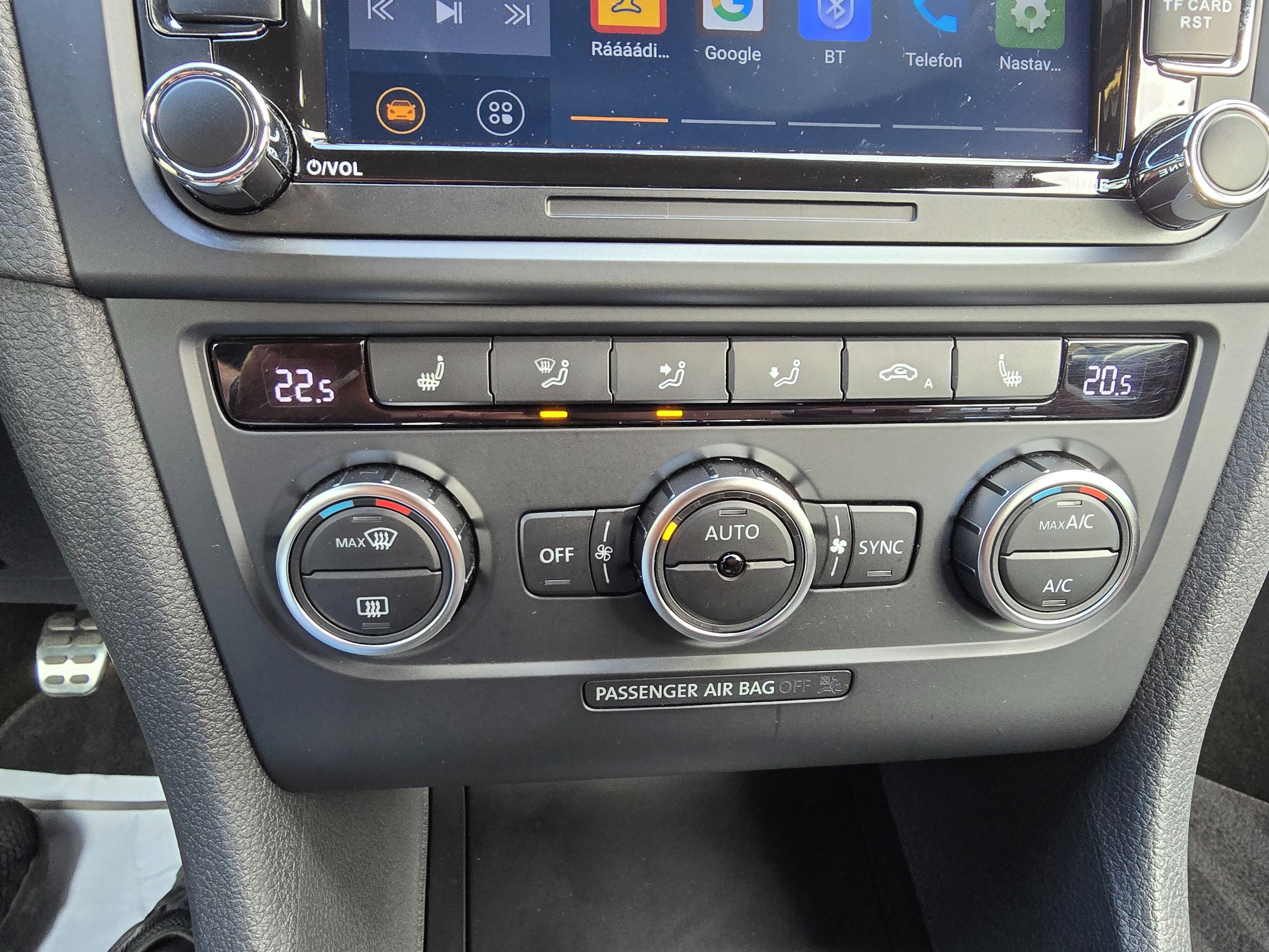 Volkswagen Golf, Karmann, najeto 69000 km !!!! - fotka 4