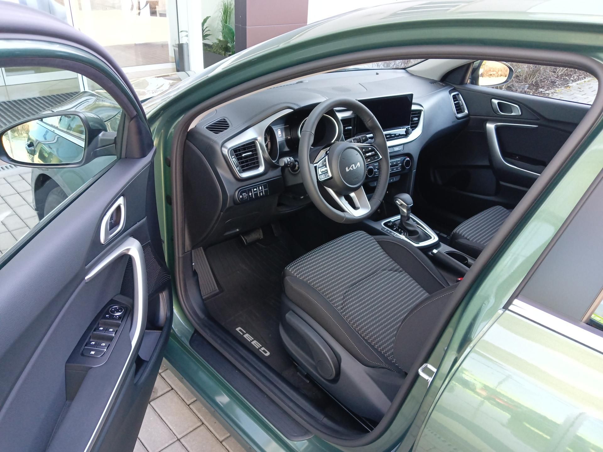 Kia Cee´d SW, 1.5 T-GDi 7DCT TOP - fotka 5