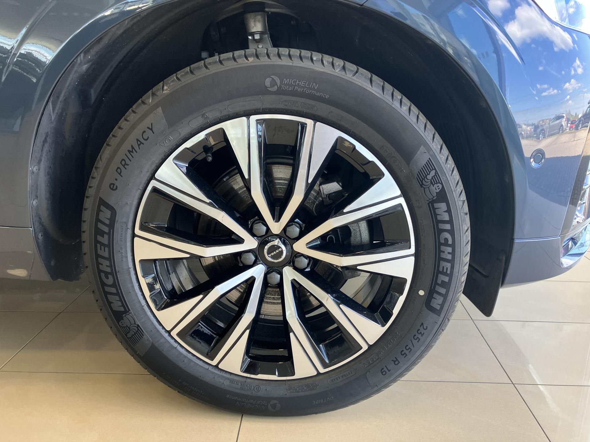 Volvo XC60, B5 AWD Plus Dark AT8 - fotka 5