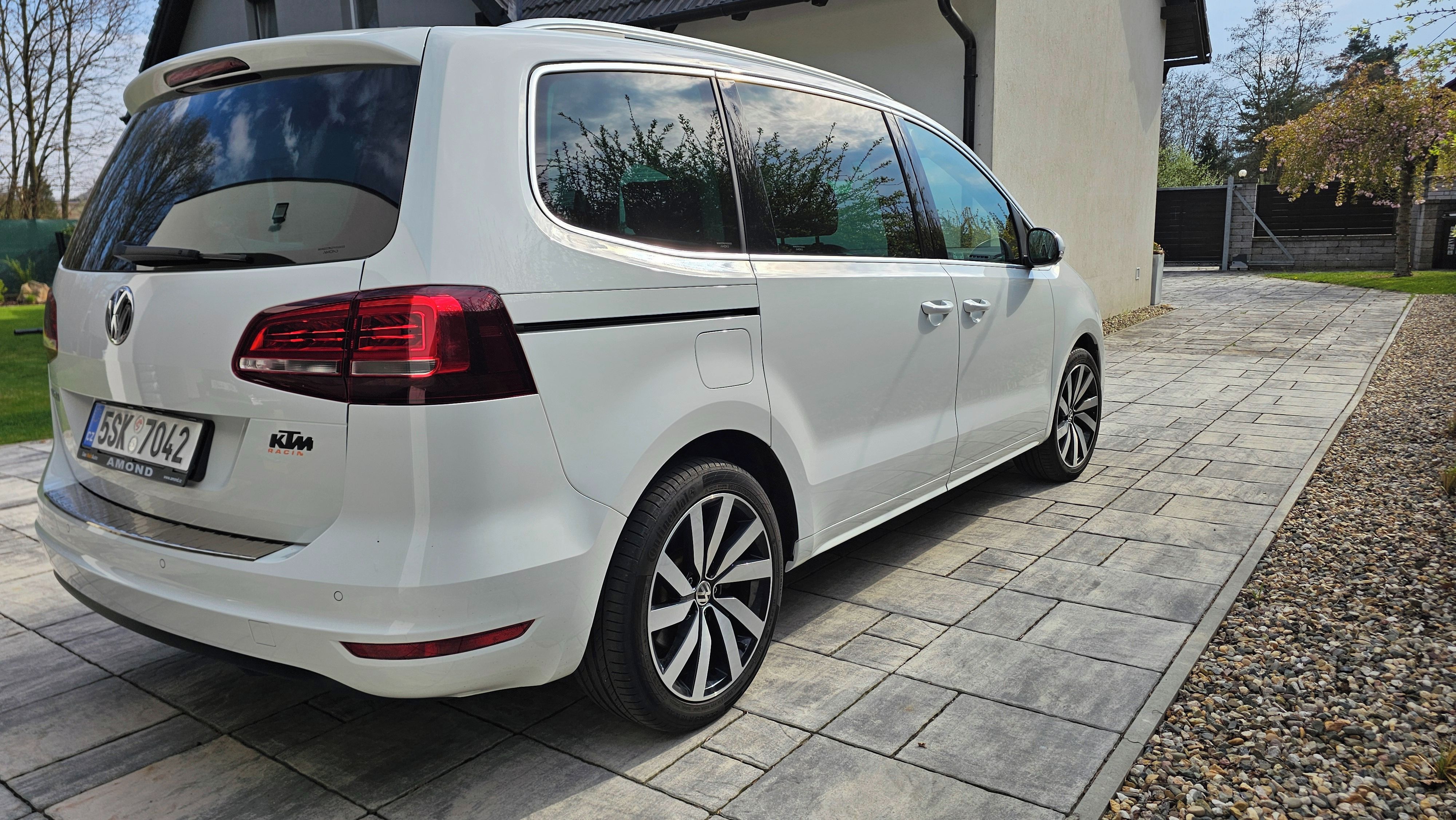 Volkswagen Sharan, 7 míst, 1.maj, ČR, nebouraný - fotka 2