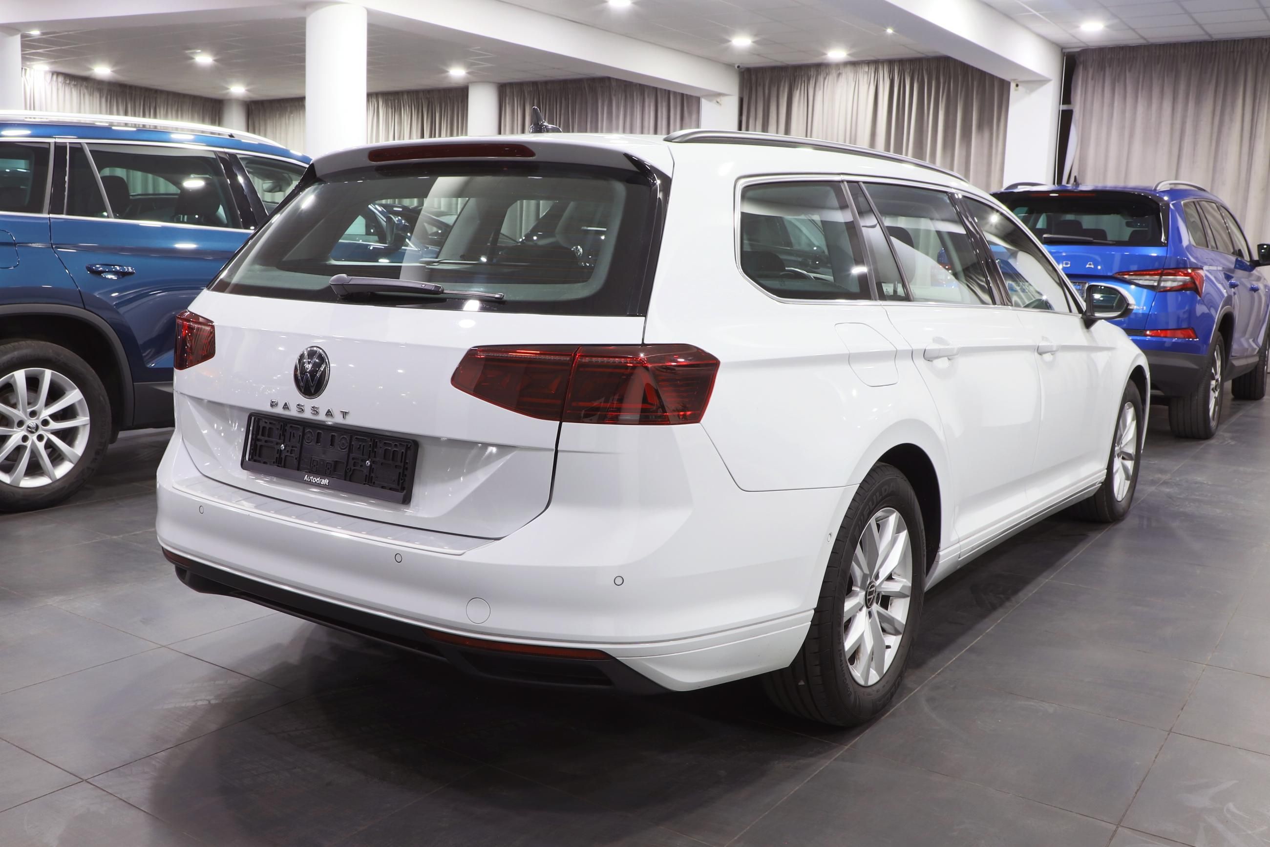 Volkswagen Passat, 2.0 TDI 110kW DSG / ALU 16'' - fotka 3