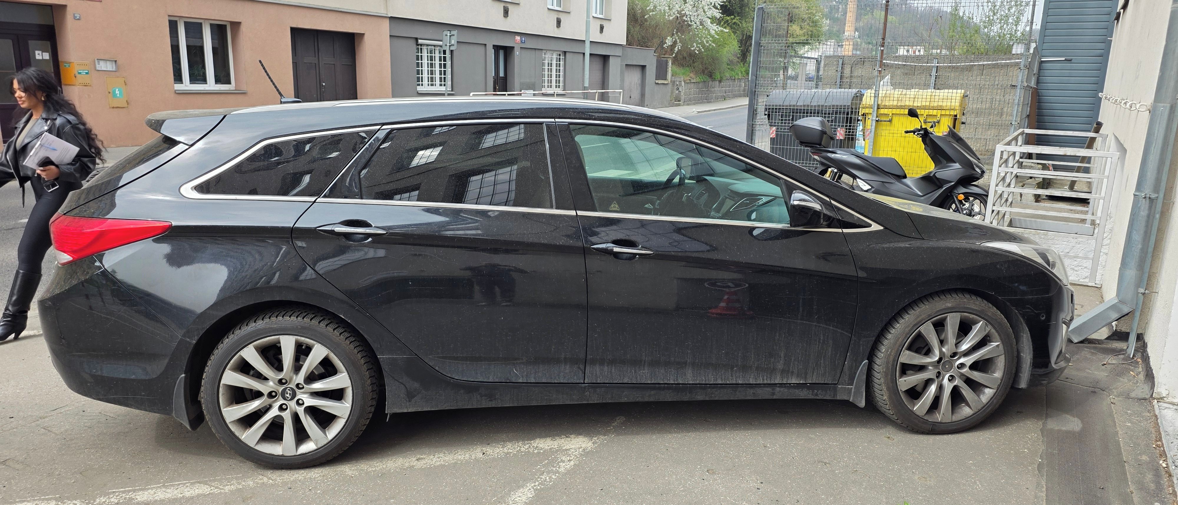Hyundai i40, MAX výbava-Automat,Navi,Kůže - fotka 5