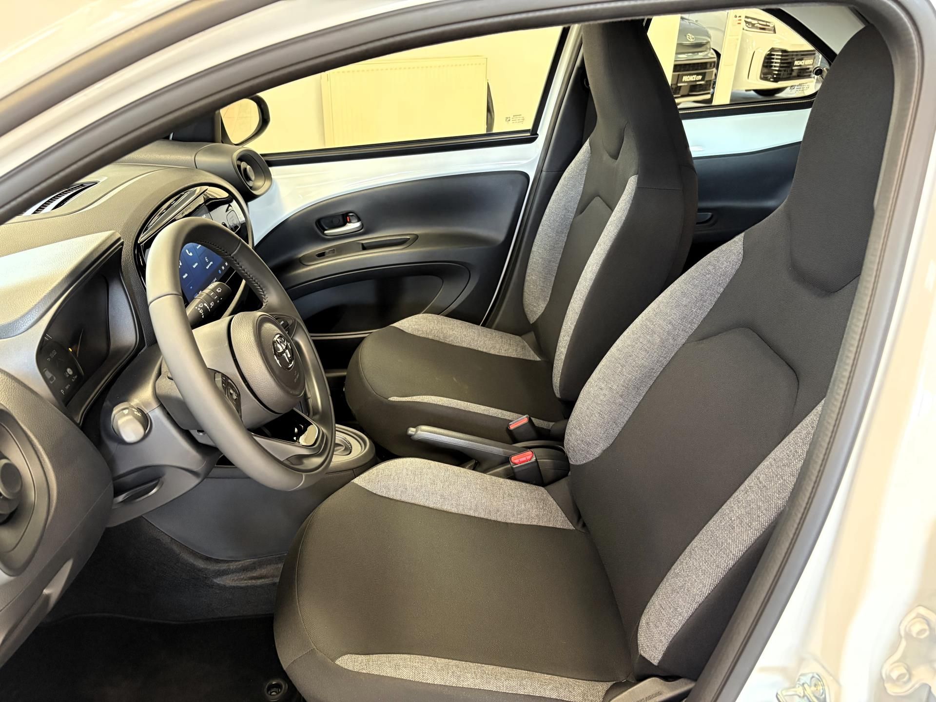 Toyota Aygo, 1.0L. - AUT. PŘEVODOVKA - fotka 6