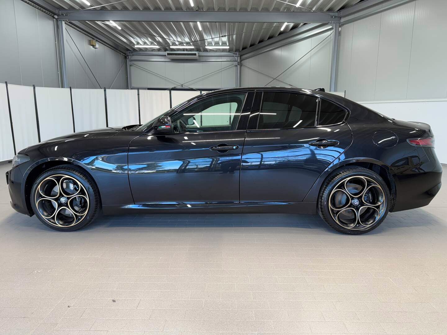 Alfa Romeo Giulia, 2.0 Turbo 280k AT8 AWD INTENSA - fotka 2