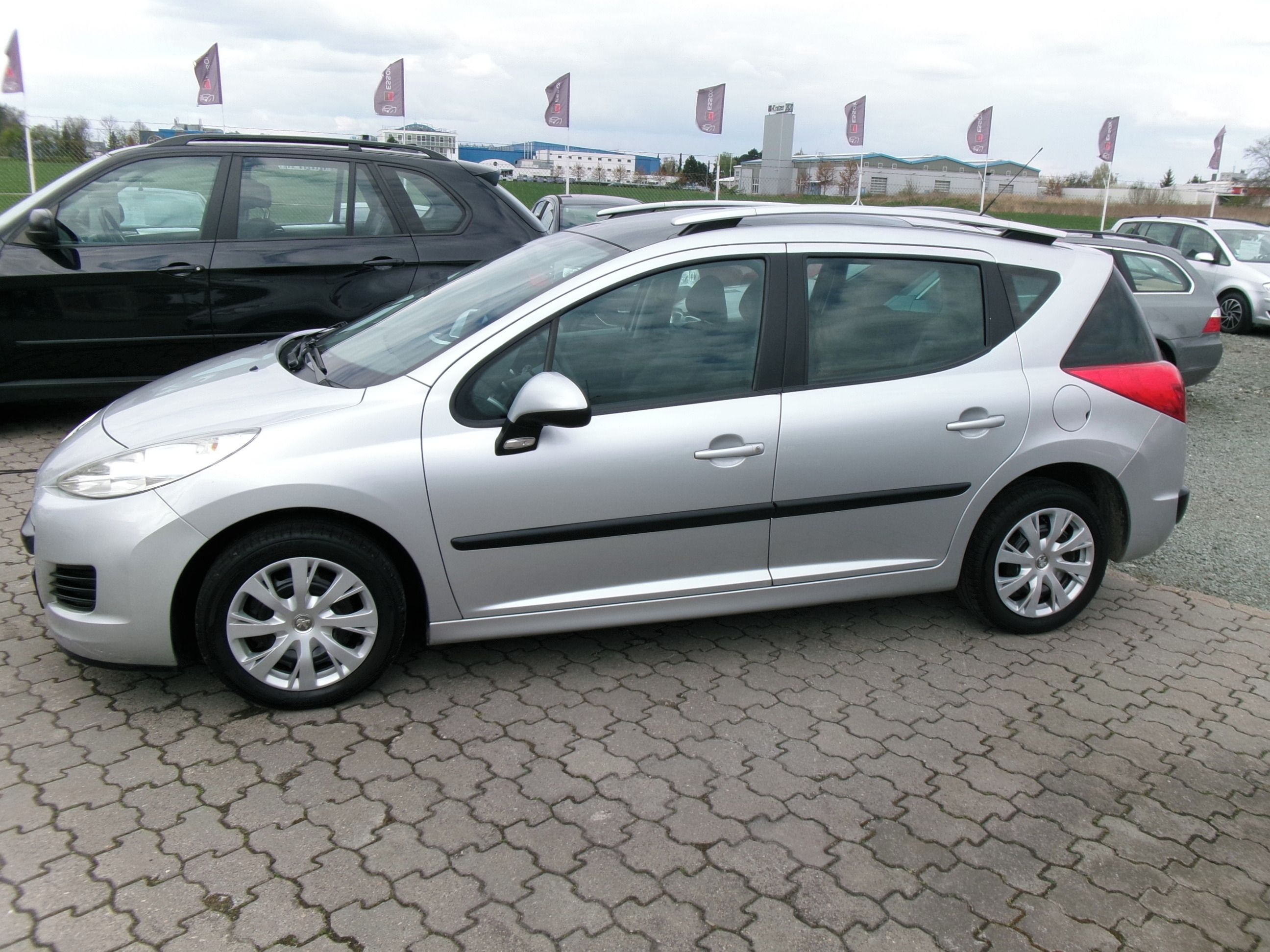 Peugeot 207, 1.4i 70kw,Panorama,serviska - fotka 4