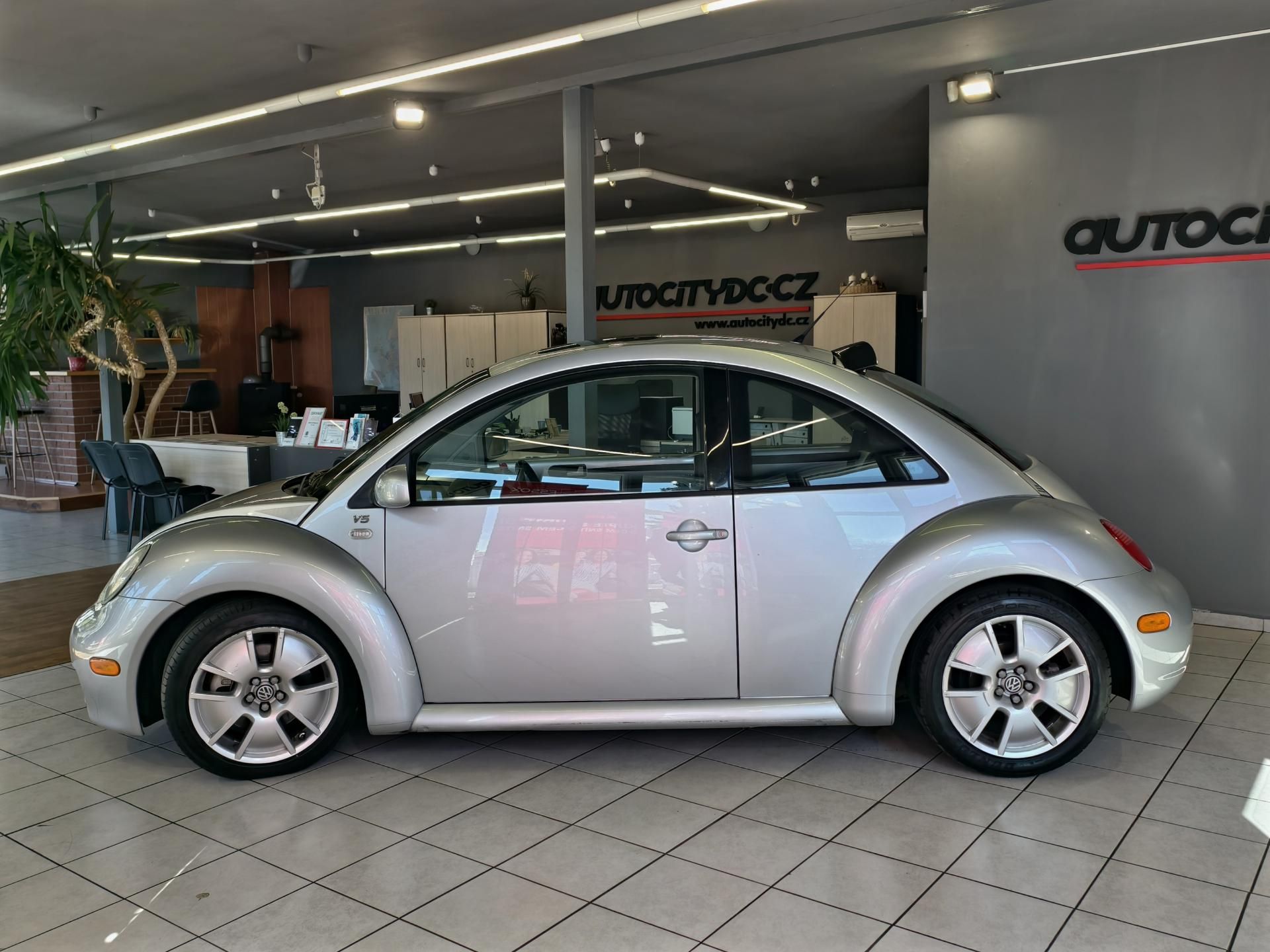 Volkswagen New Beetle, 2.3 V5 125kW SPORT EDITION - fotka 4