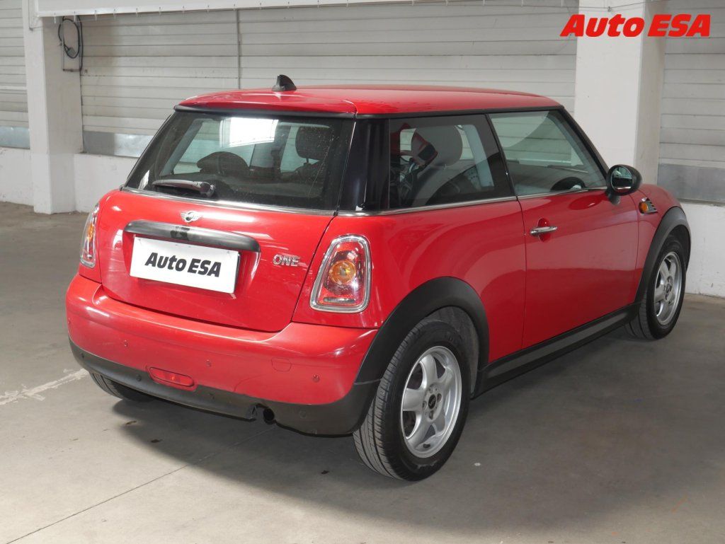 Mini One, 1.6i,AC,park.asist - fotka 6