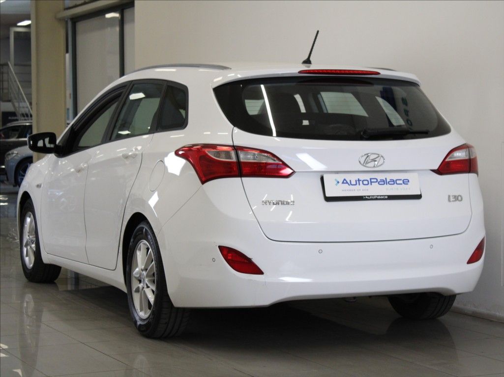 Hyundai i30, 1,6 GDI 99kW Tricolor 1.maj.ČR - fotka 3