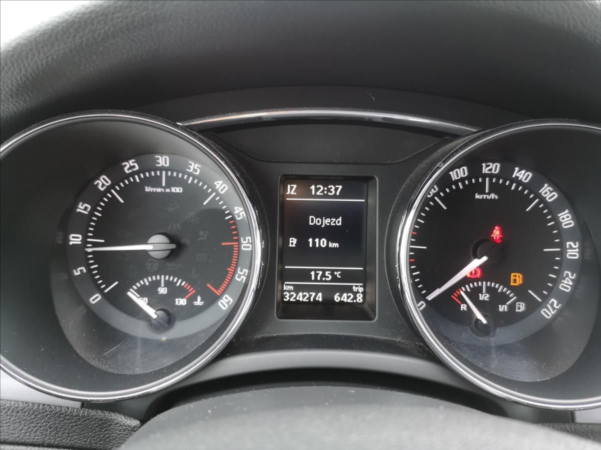 Škoda Superb, 2,0 TDi pravidelný servis, TOP - fotka 5