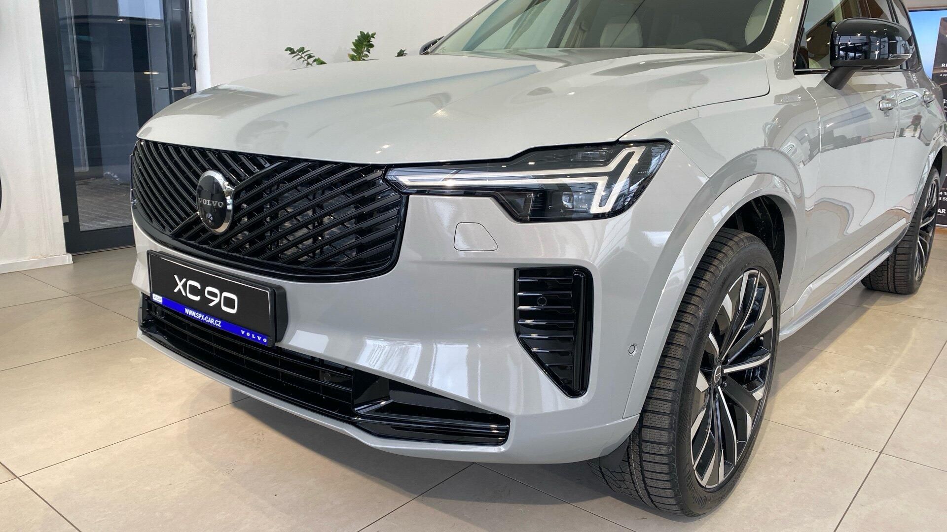 Volvo XC90, PLUS DARK, T8 AWD, 228+107 kW - fotka 3