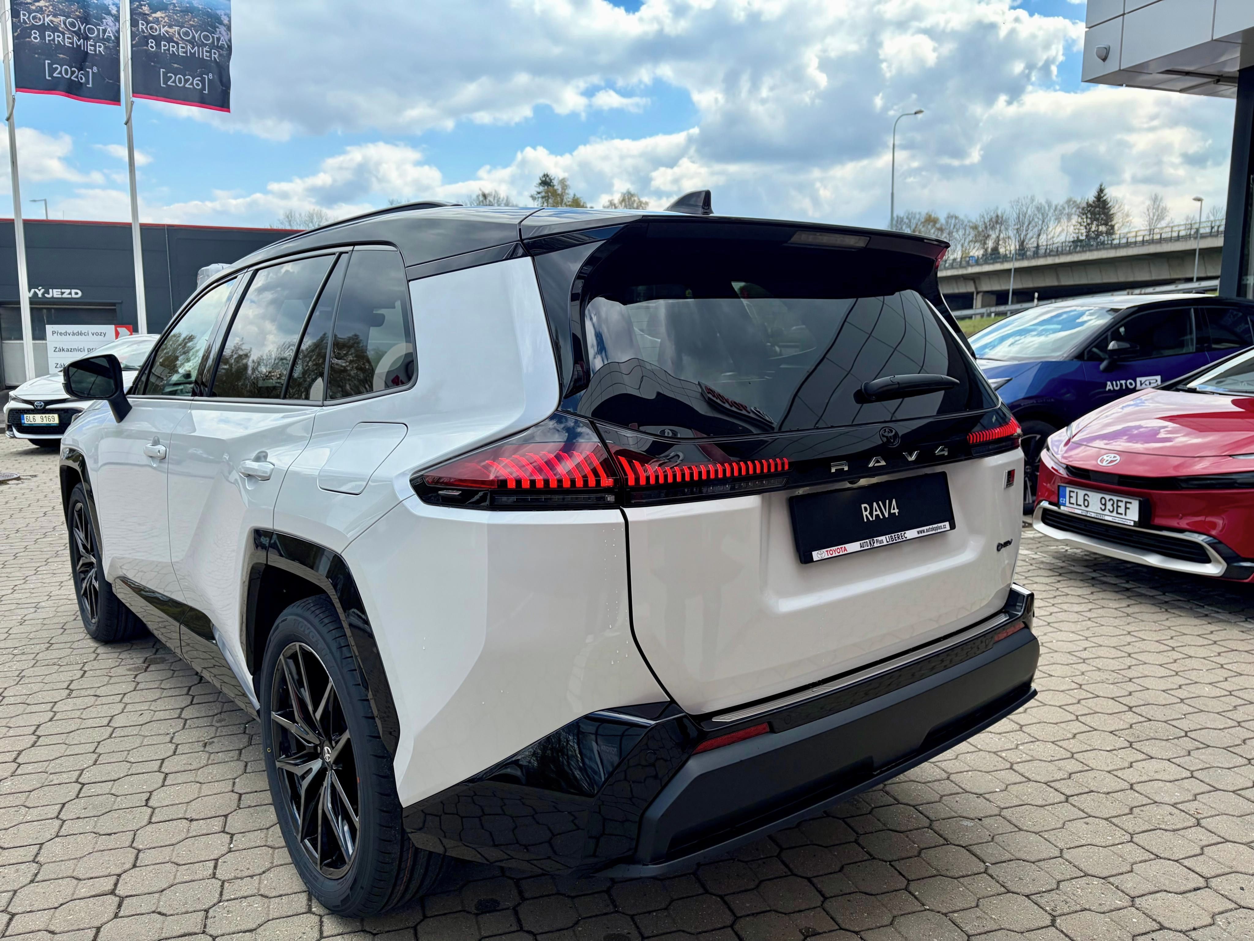 Toyota Rav4, 2,5 4x4 194k GR Sport 2026 - fotka 6