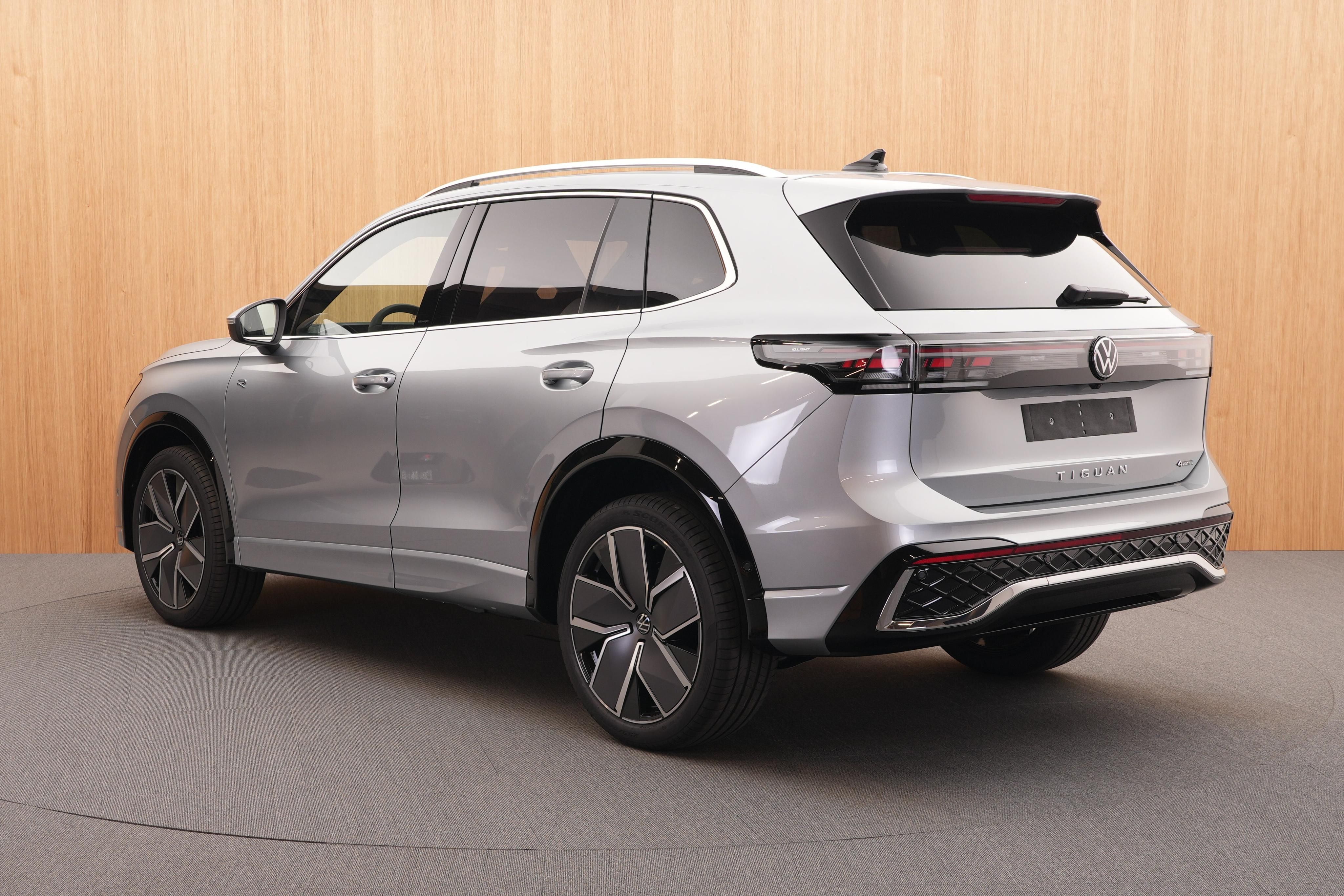 Volkswagen Tiguan, R-Line People 2.0 TSI 4x4 DSG - fotka 3