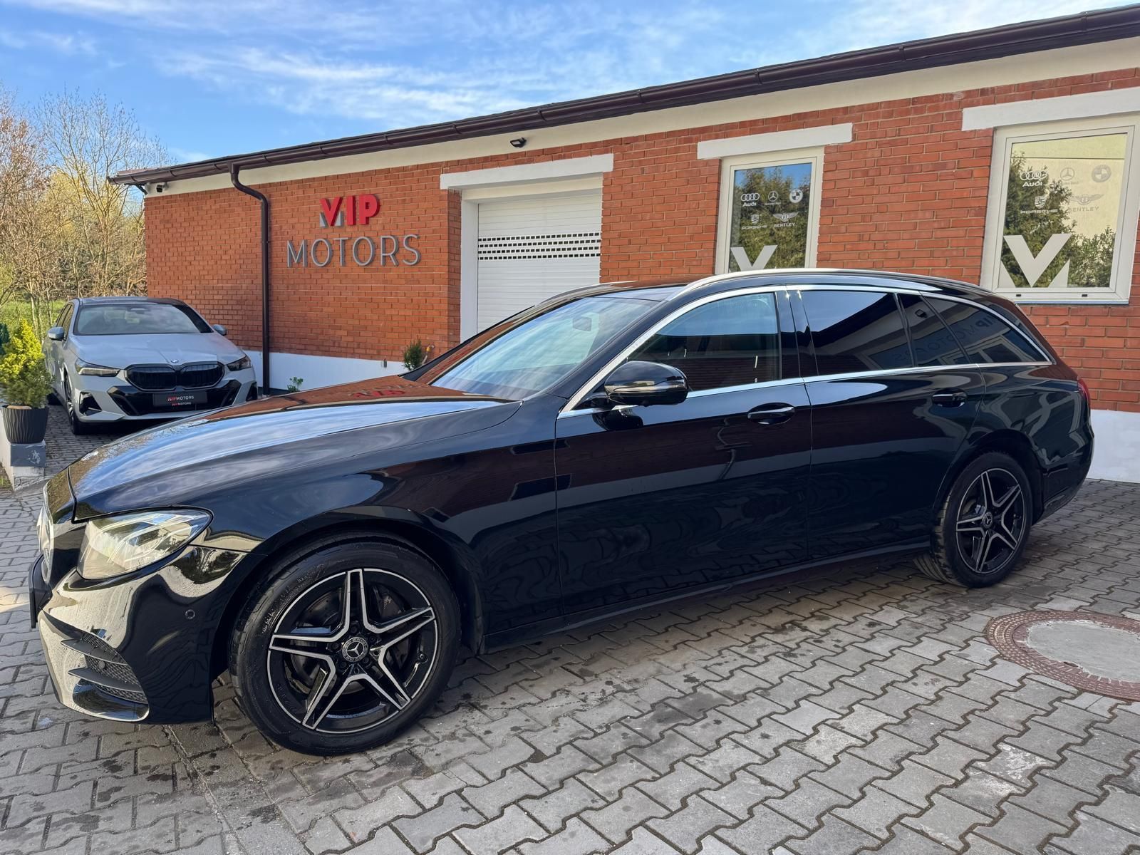 Mercedes-Benz Třídy E, E220d-4M-AMG-ČR - fotka 2