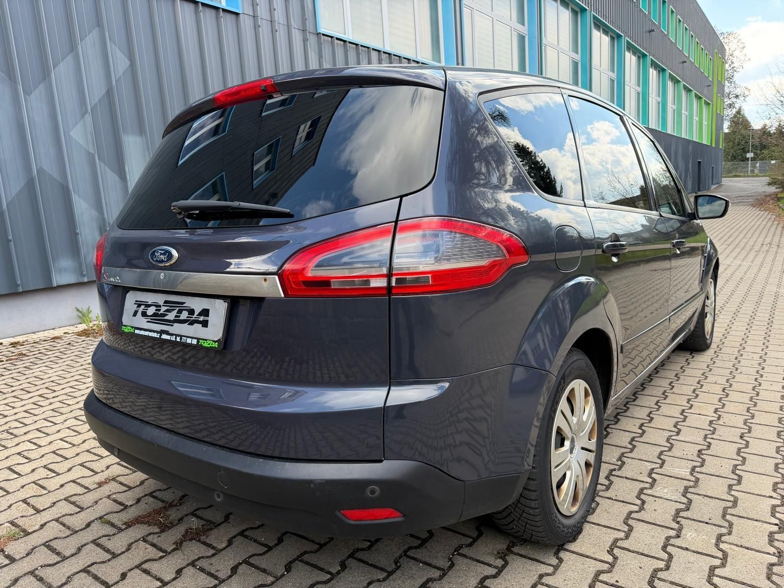 Ford S-MAX, 2,0 TDCi 7- místný/ pneu / - fotka 5