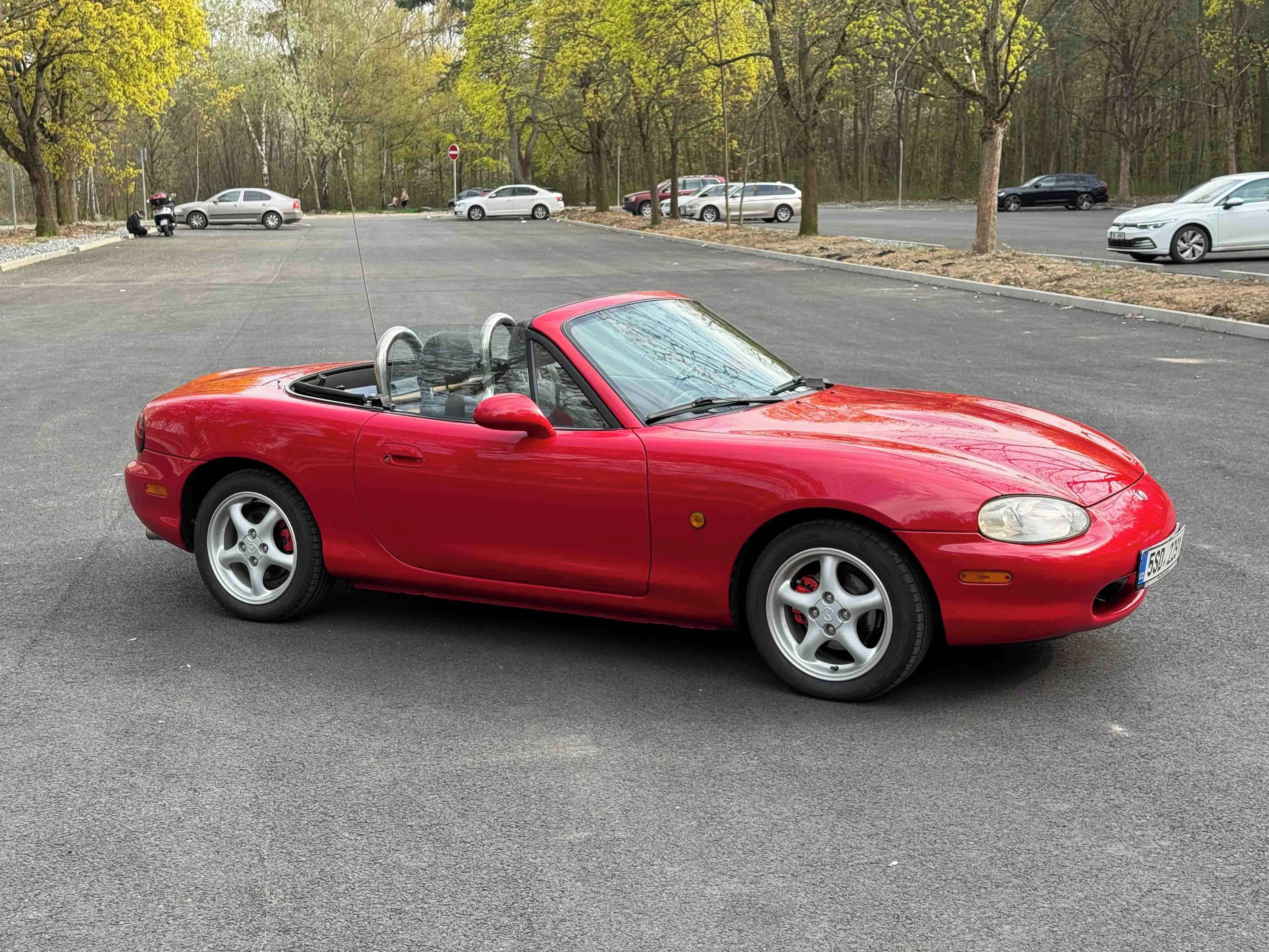 Mazda MX-5, 1.6 81kW po kompletní renovaci - fotka 3