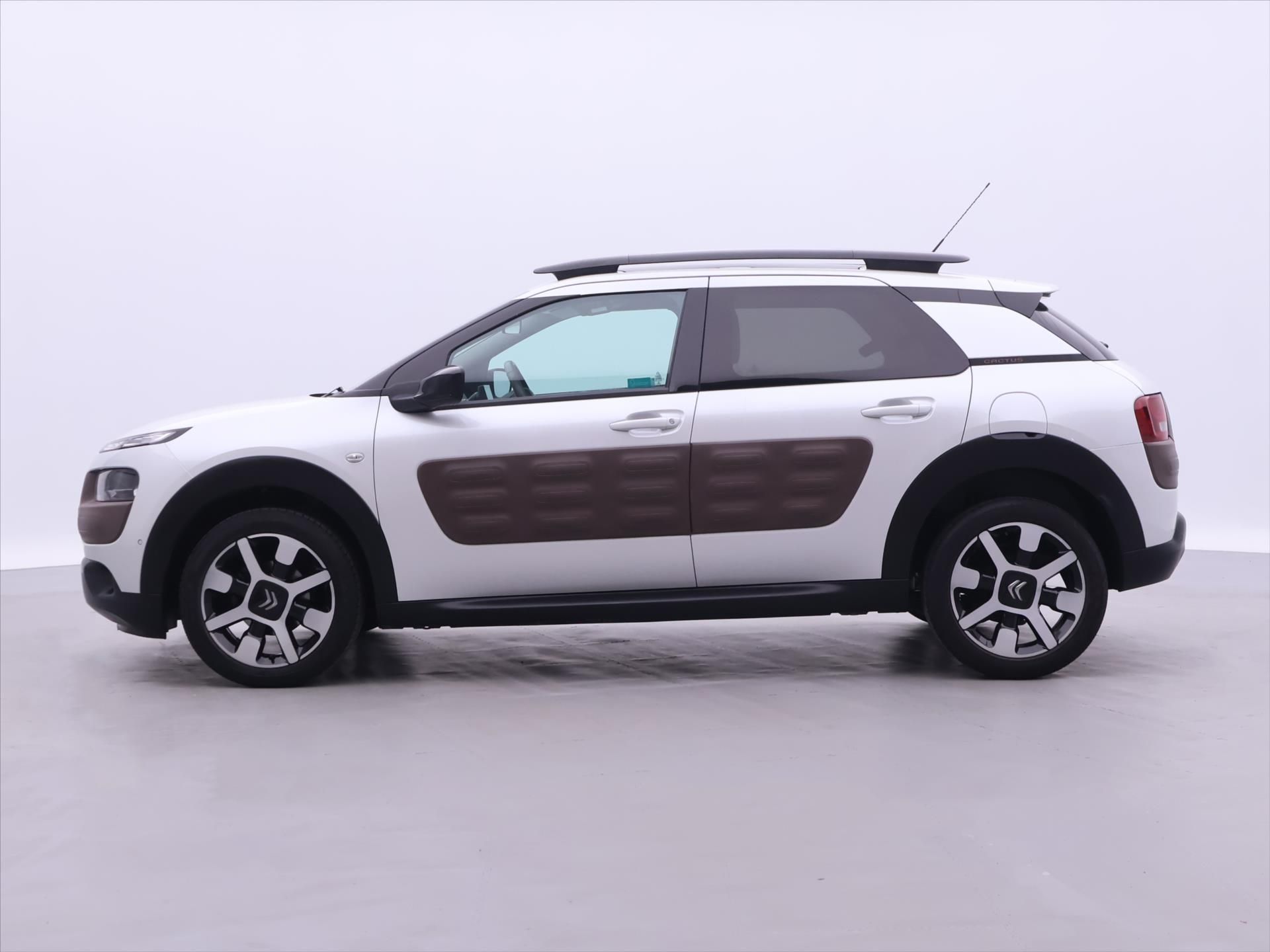 Citroën C4 Cactus, 1,2 PT CZ Shine Panorama - fotka 4